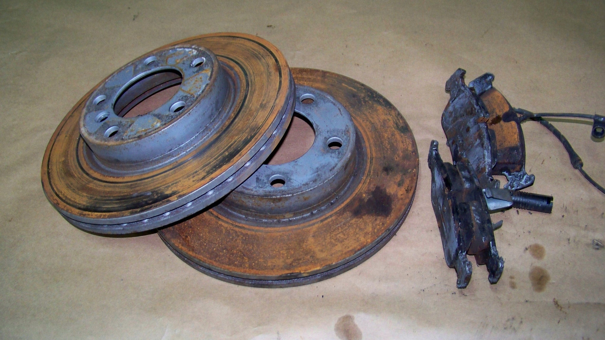 BMW 3 E46 320i гальмівні диски колодки передні ATE