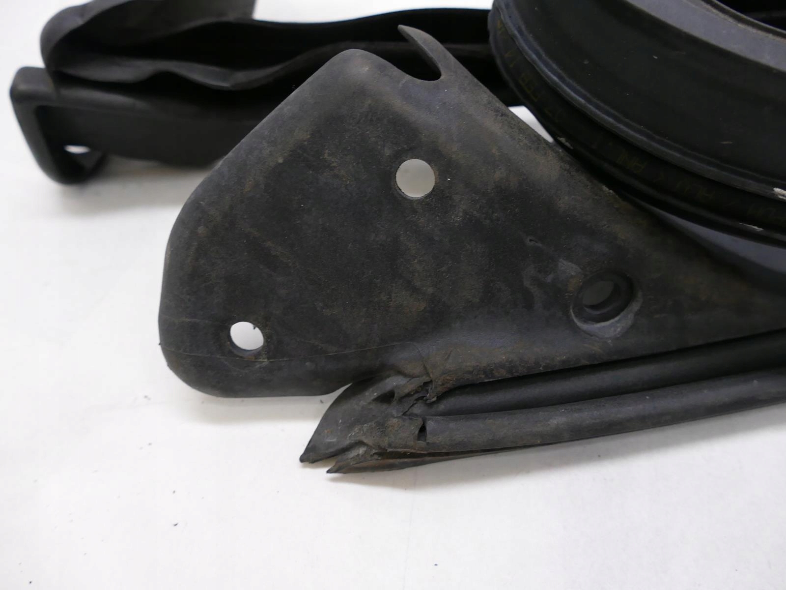 MERCEDES E W207 C207 gasket windows door right