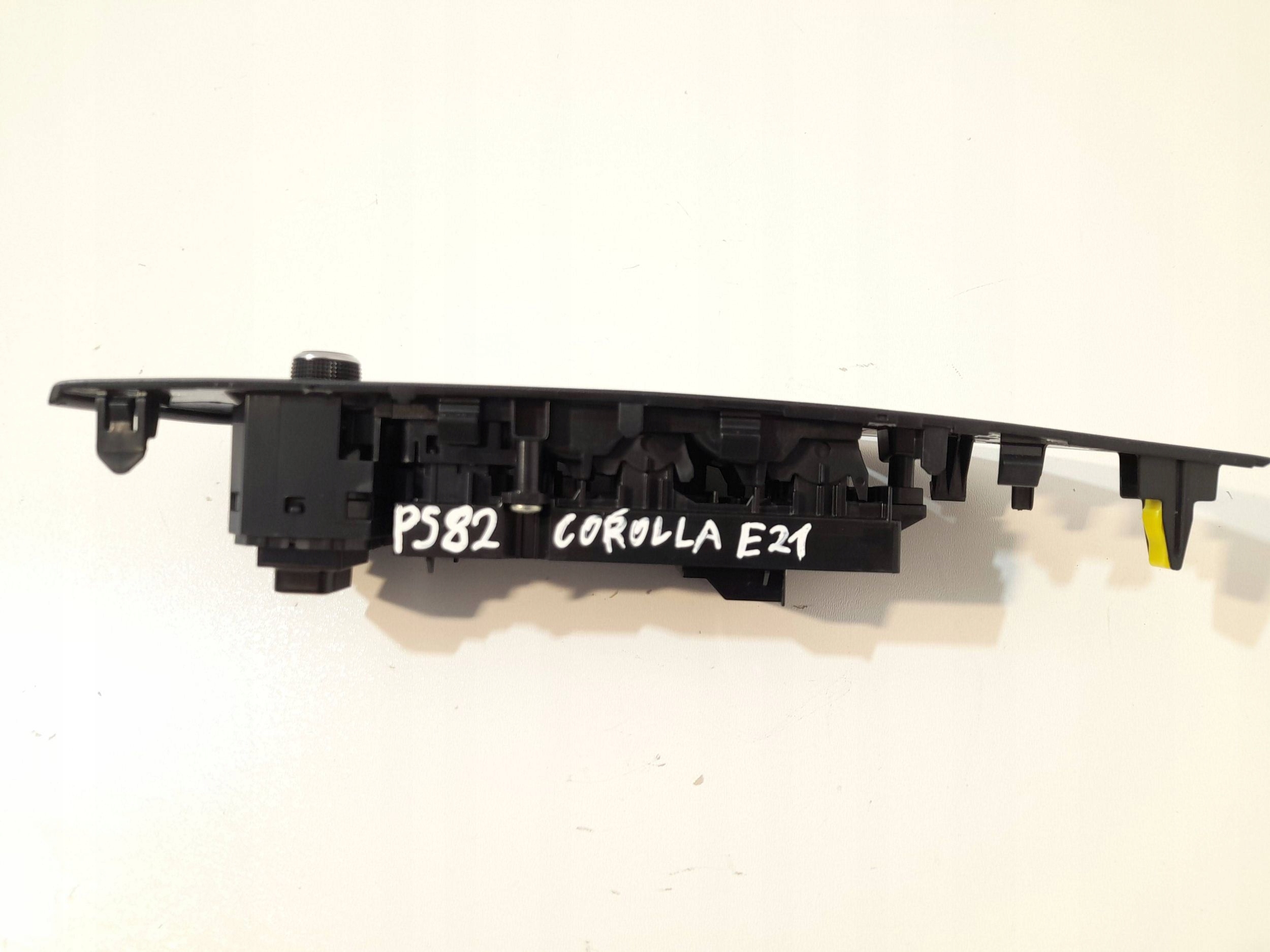 Toyota Corolla E21 window control switch 84040-02490 (PS82)