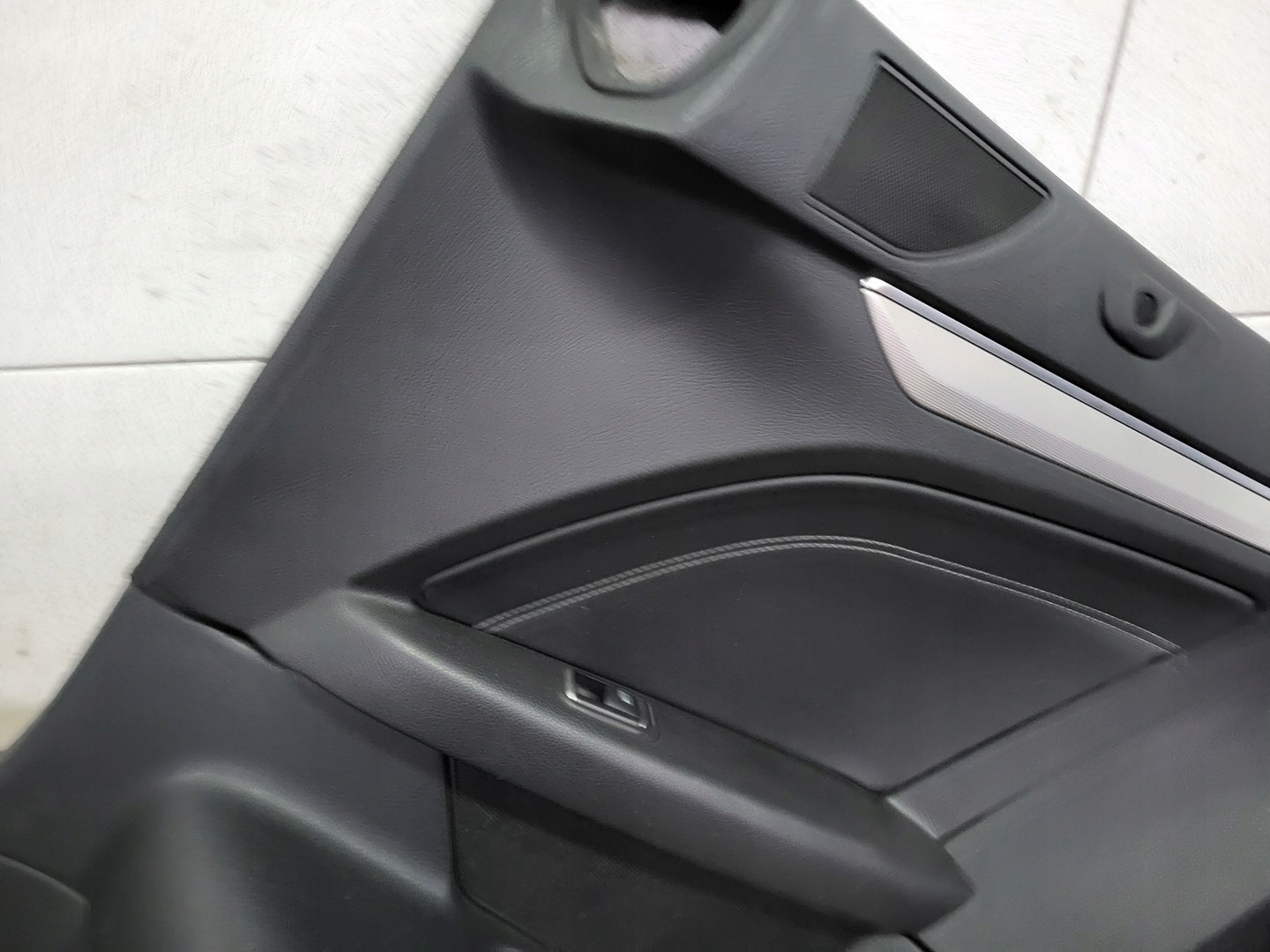MERCEDES E-KLASA CABRIO W207 A207 side upholstery right rear part