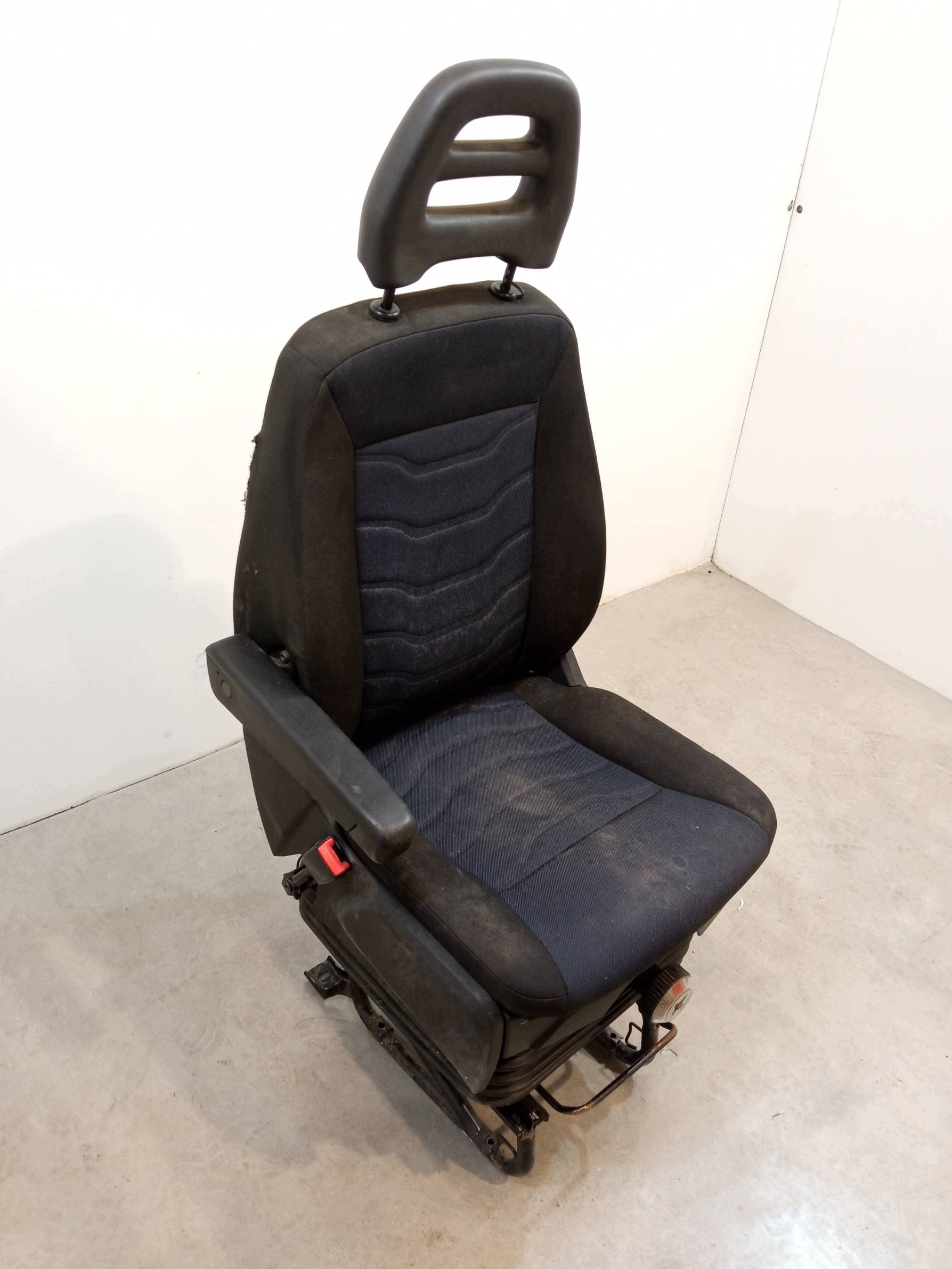 seats left front driver´s EU PNEUMATYCZNY VI Iveco Daily IV (2014- )