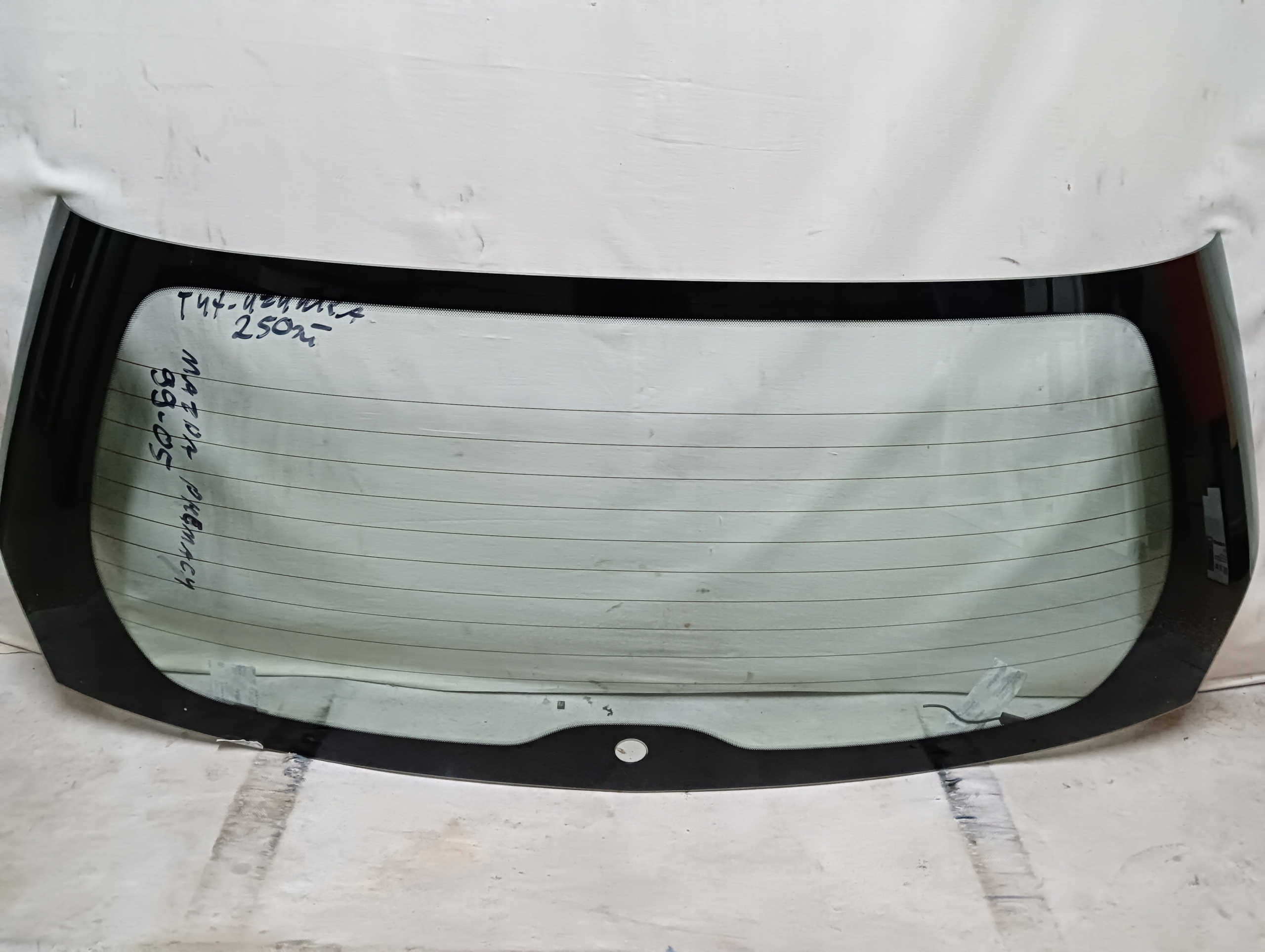 SZYBA TYLNA MAZDA PREMACY (1999-2005)