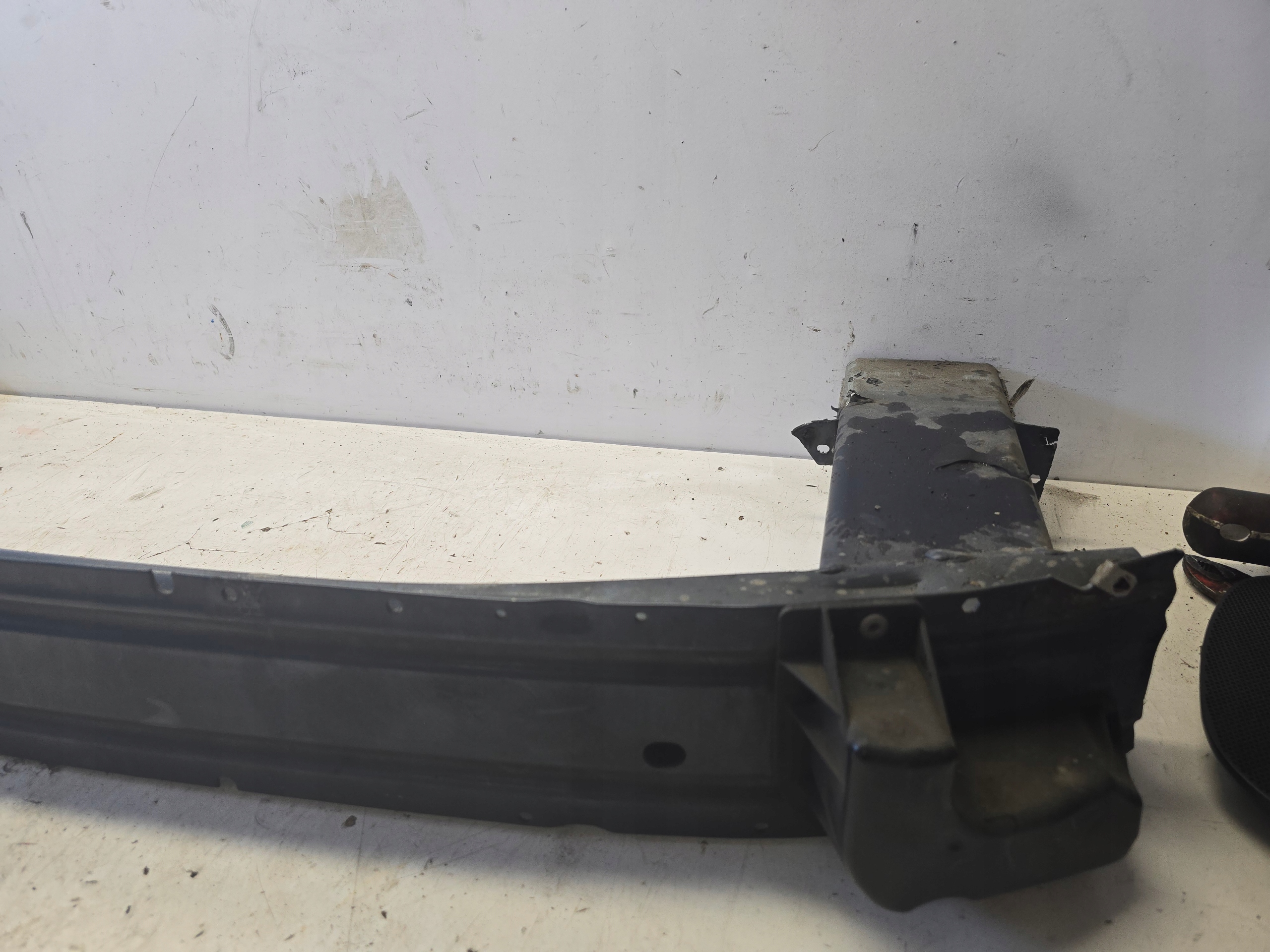 OPEL ZAFIRA C bumper support front pillar below front bumper Z22W