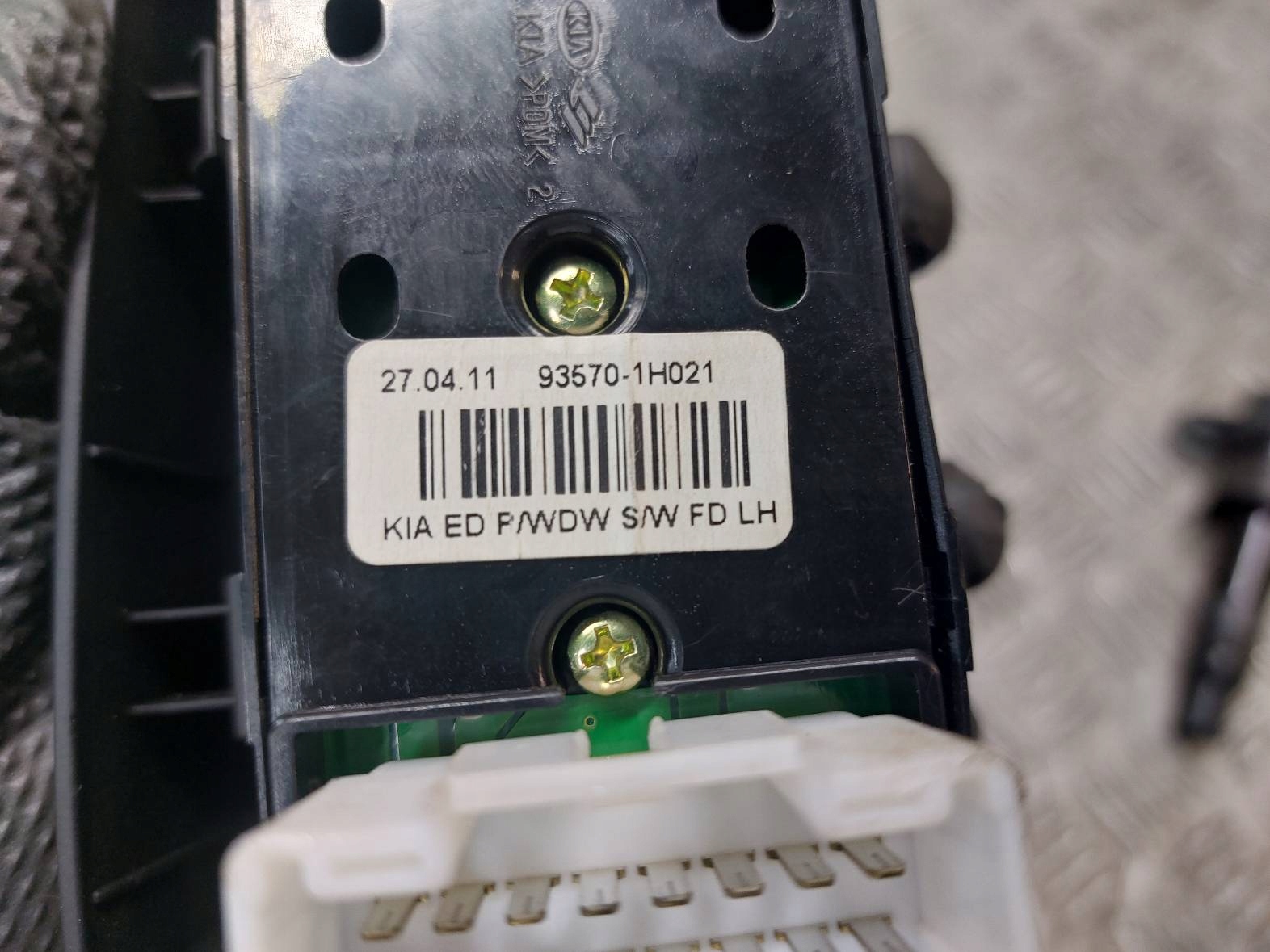 window control switch left front KIA PROCEED and LIFT 93570-1H021