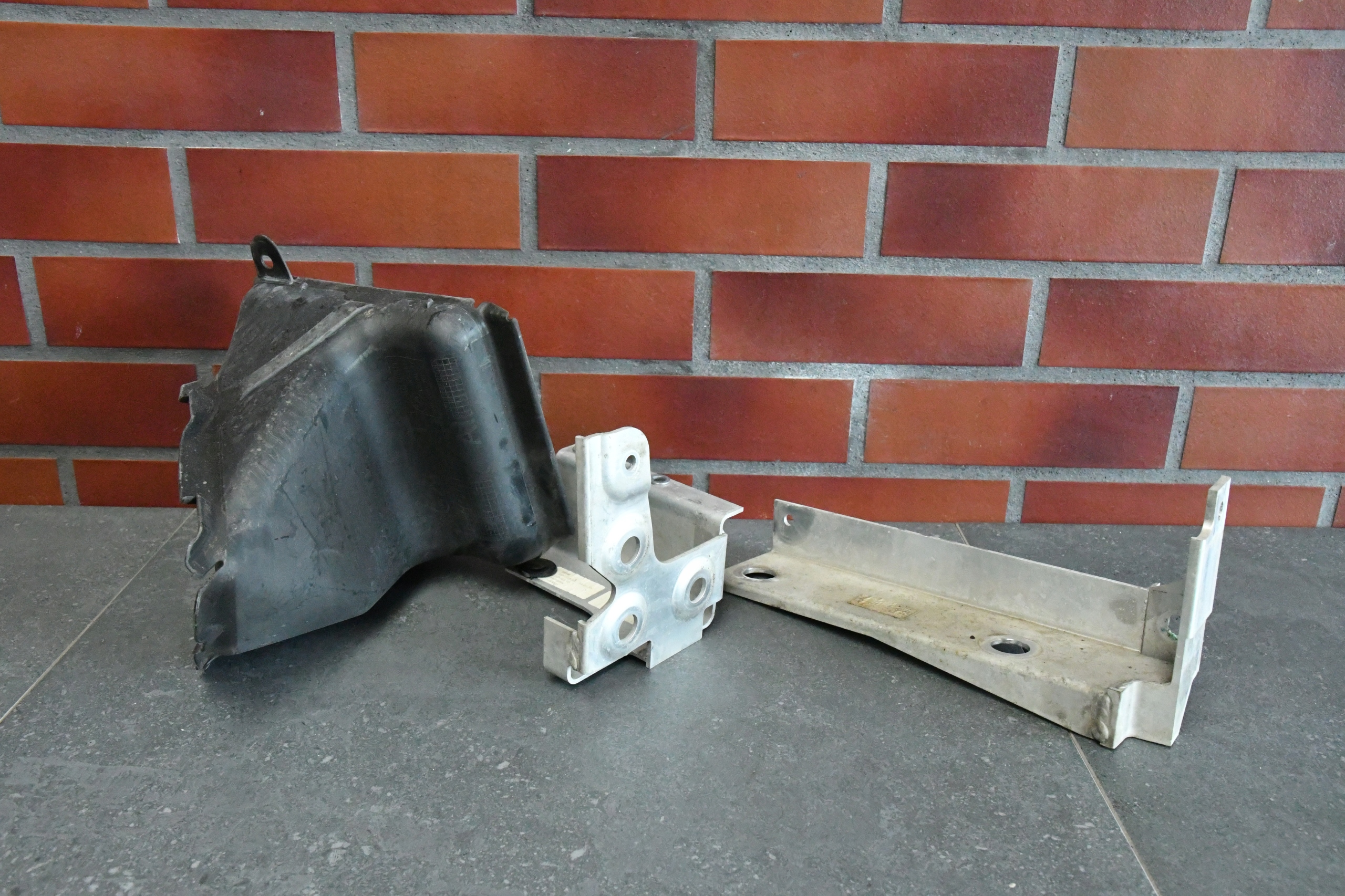 front panel, wall holder left lower bracket BMW Z4 G29 M40i