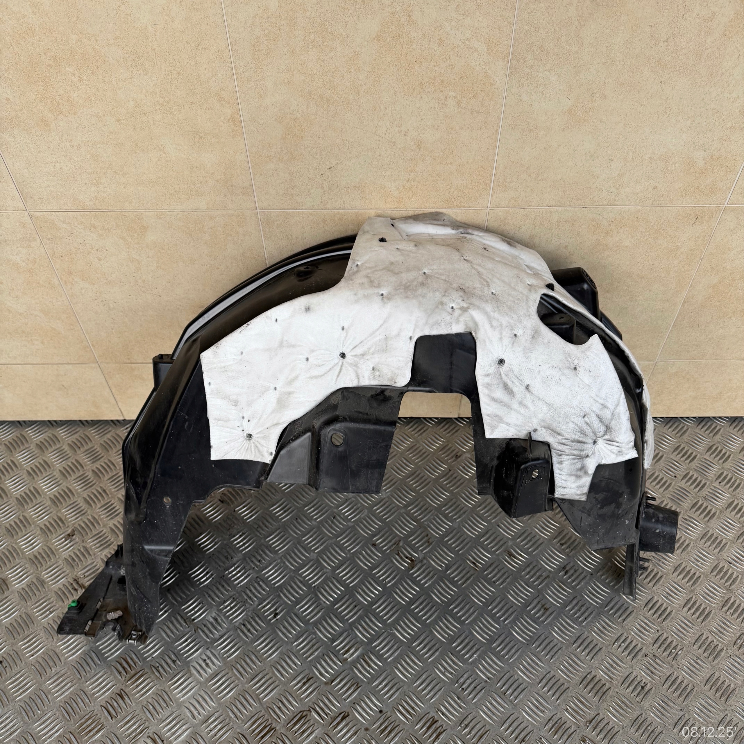 mudguard rear. left CITROEN C4 X C4 III 9831256780