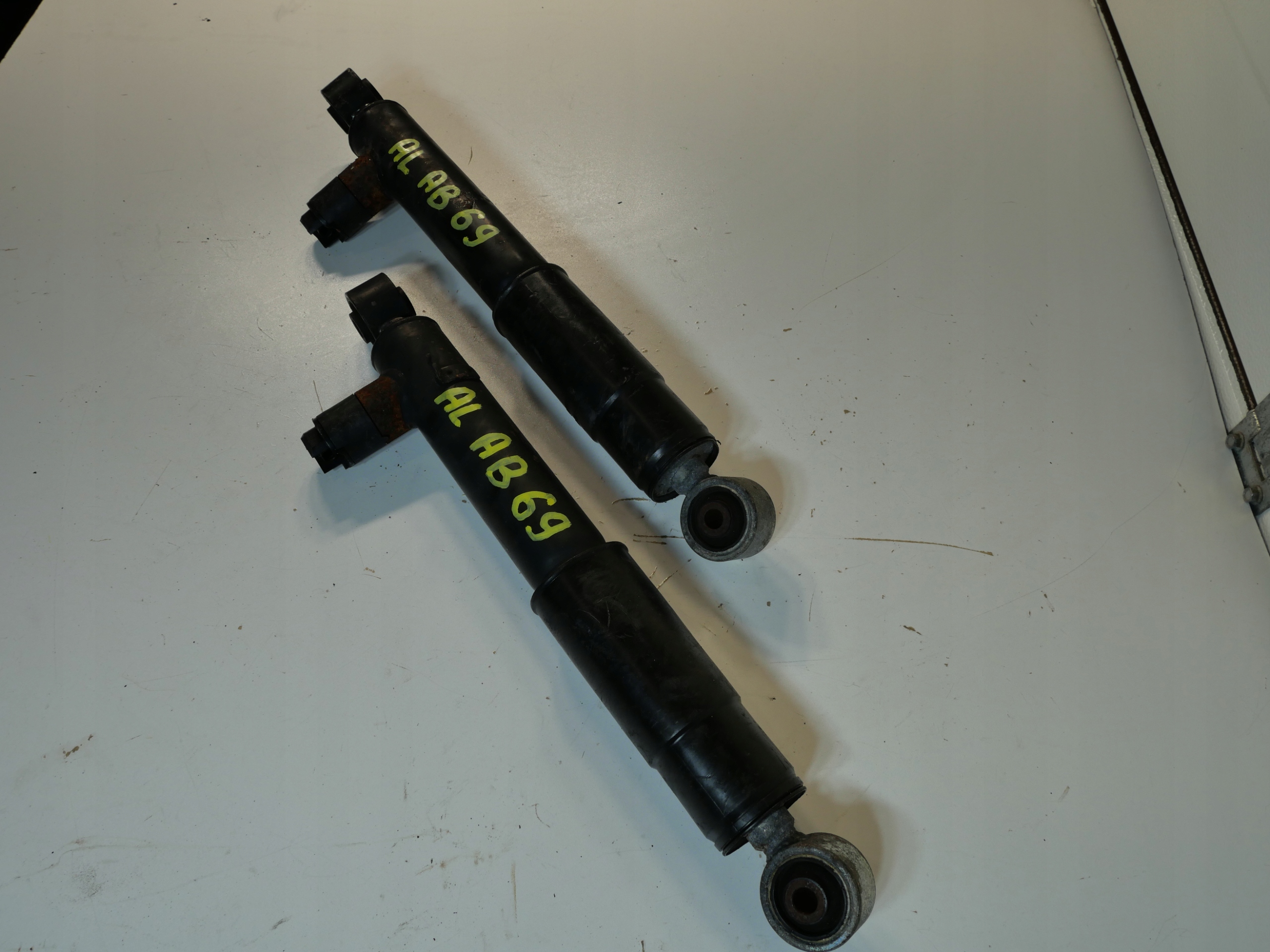 VW T6 left and right shock absorber 7E5513045