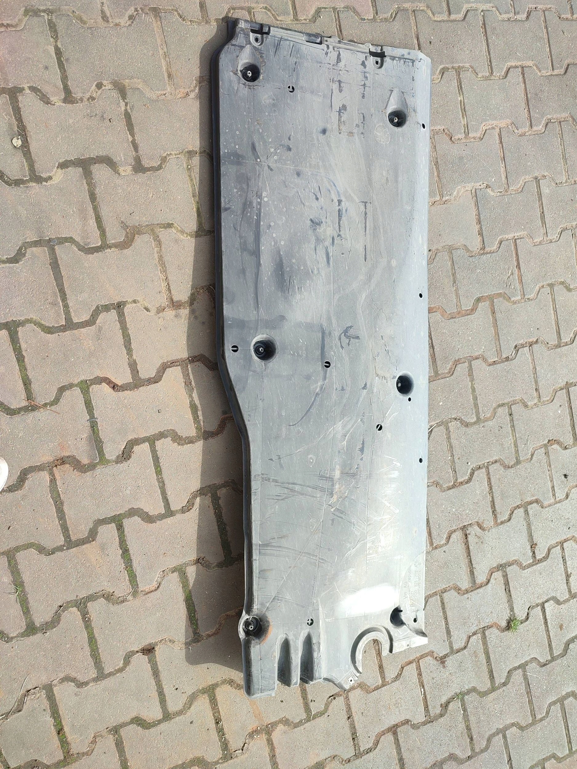 Skoda Scala 2020 right side cover side chassis