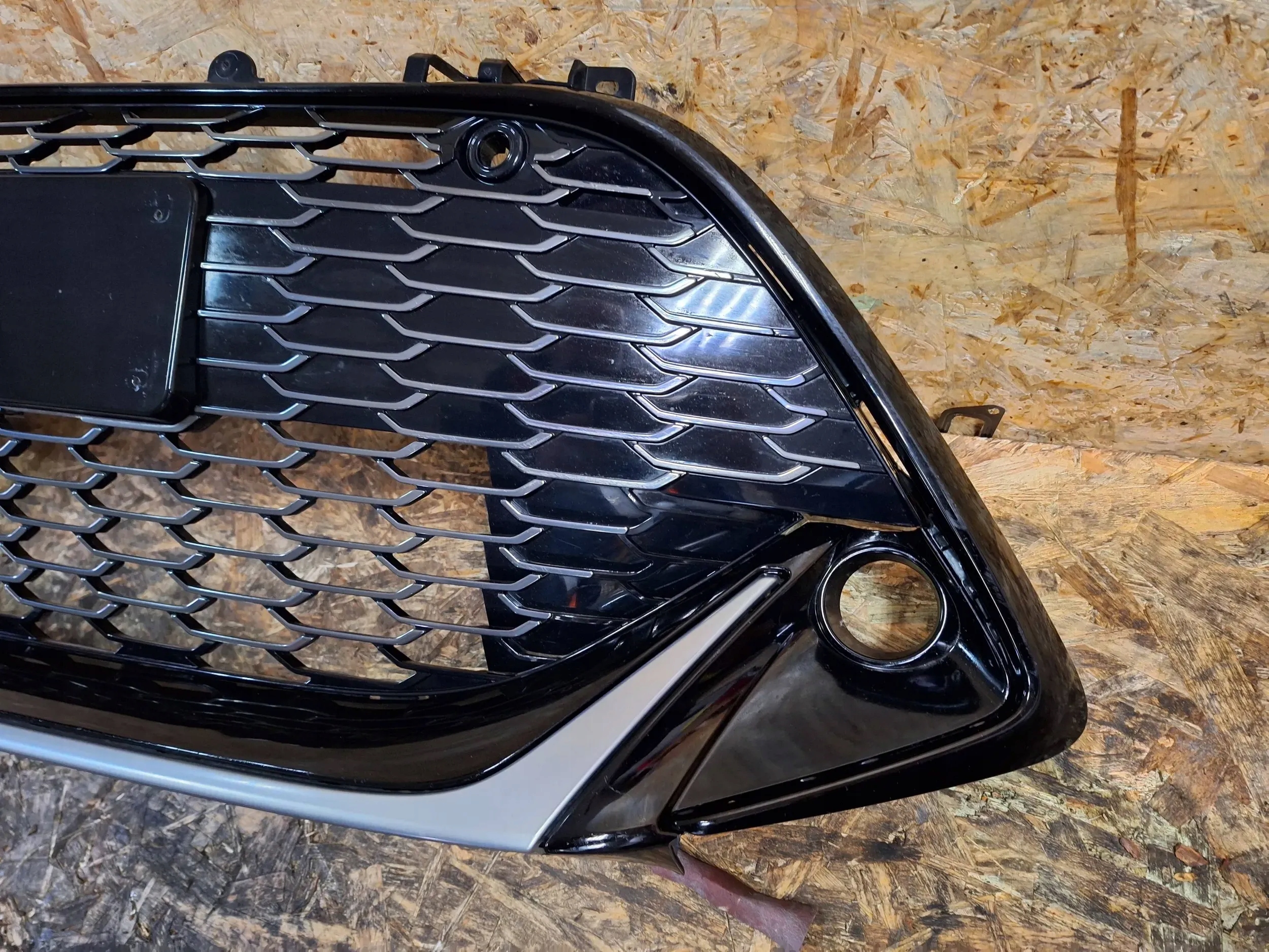 Atrapa grill zderzaka Toyota Corolla E21 GR 21- Producent części Toyota OE