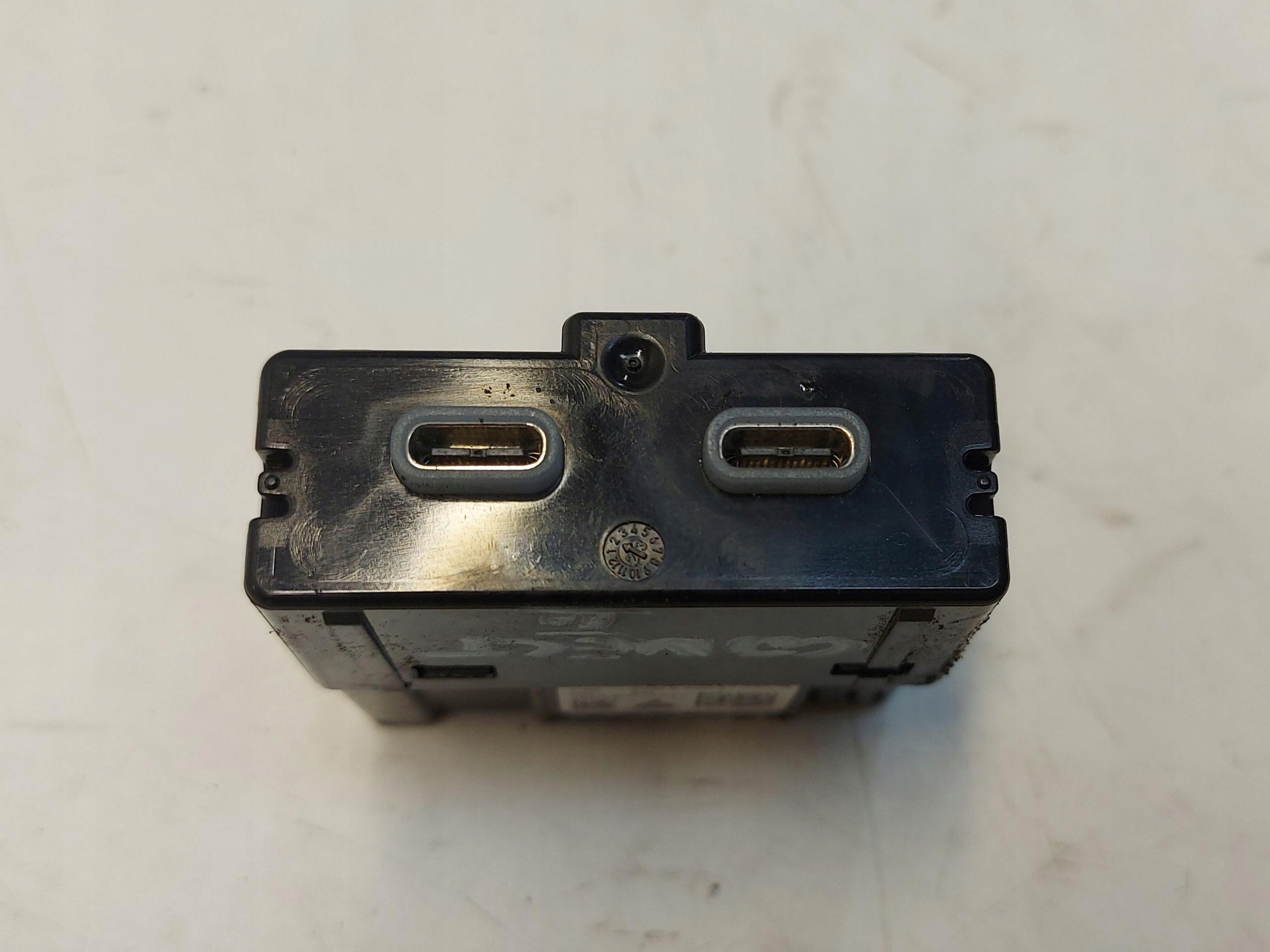 Ford Tourneo Connect III MK3 Adapter, Stecker PORT USB 35G035954A