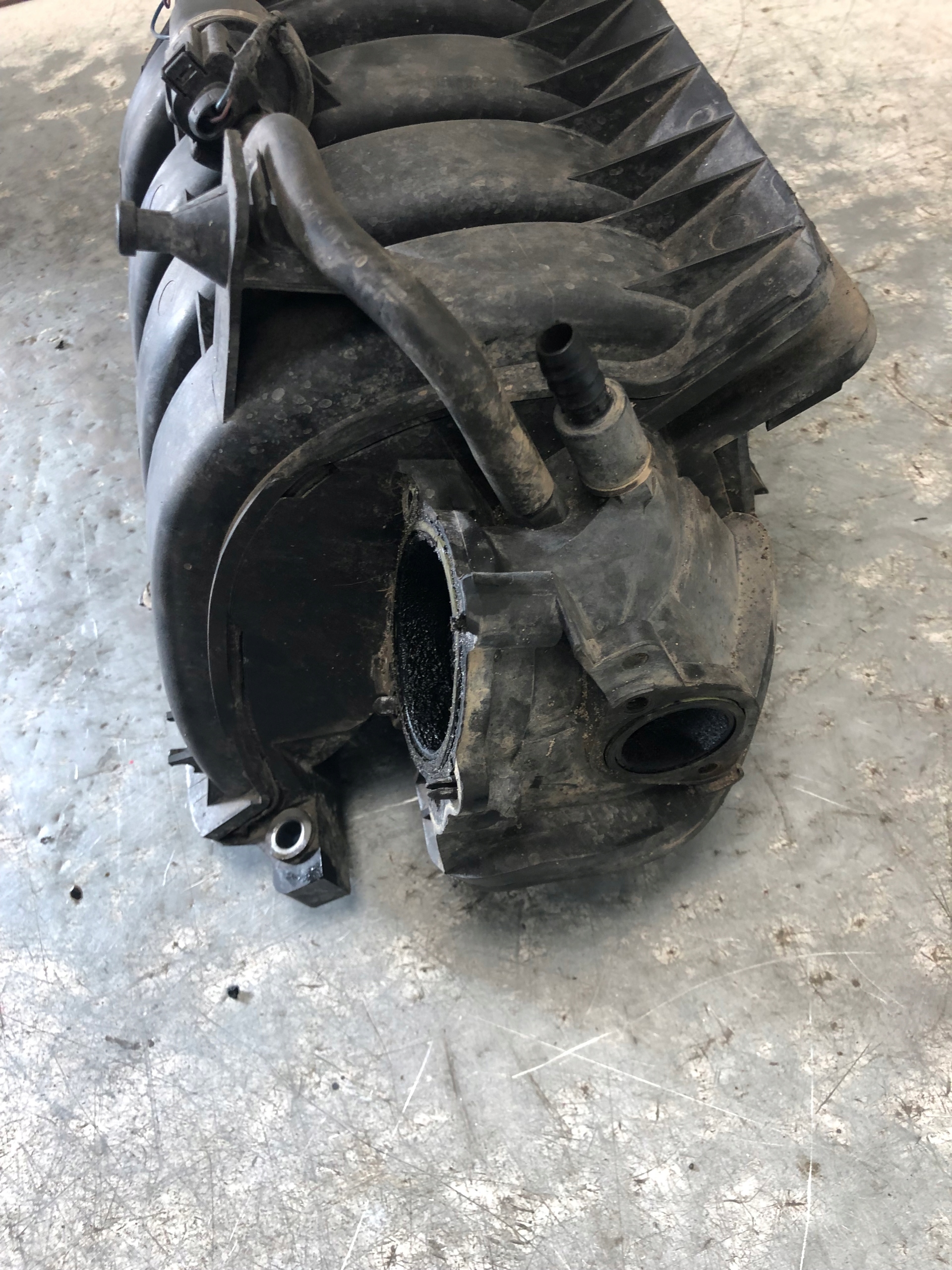 intake manifold 1.4 FSI AXU VW POLO 03C129711B