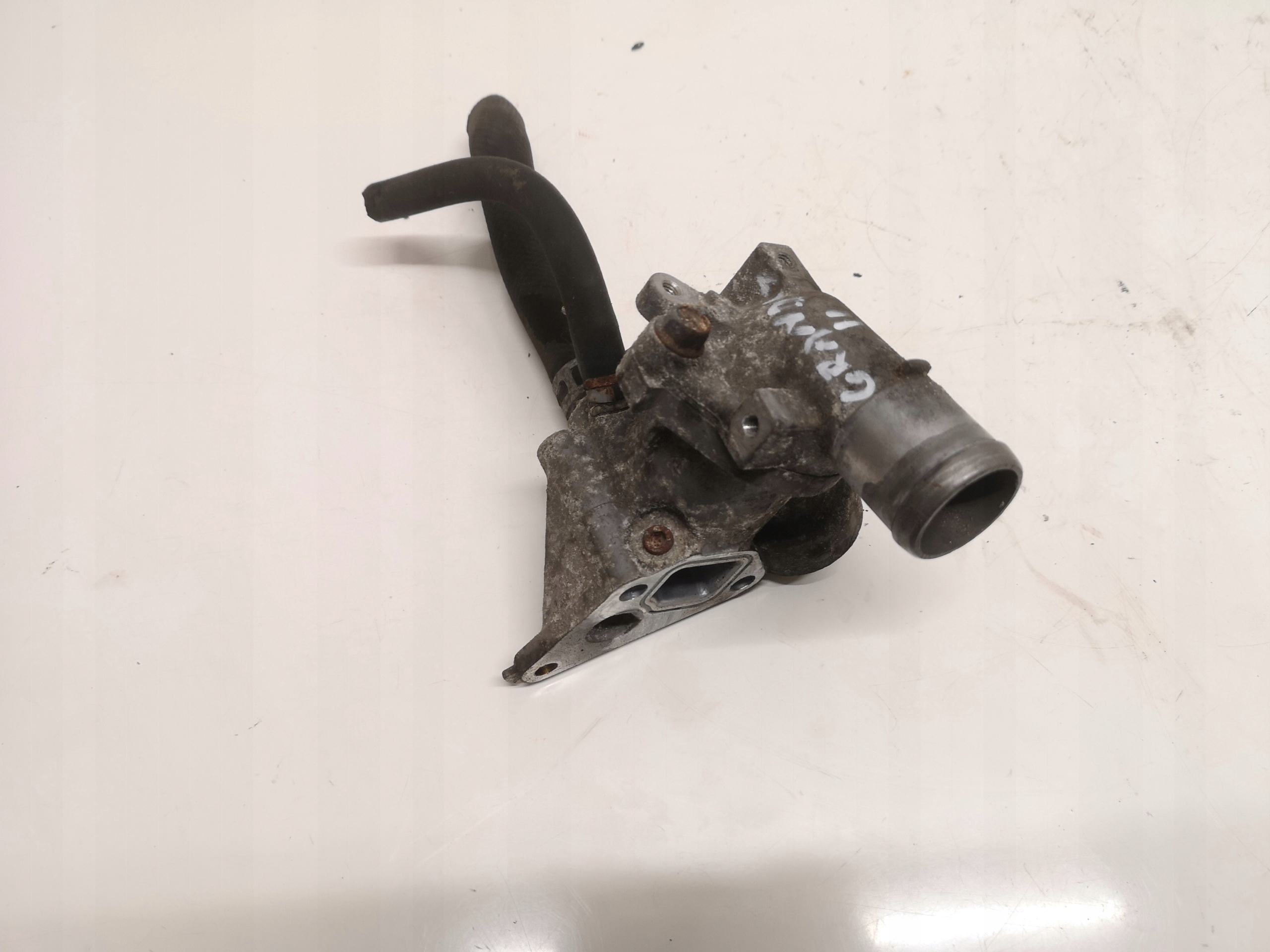 MITSUBISHI GRANDIS 2.4 03- OBUDOWA TERMOSTATU