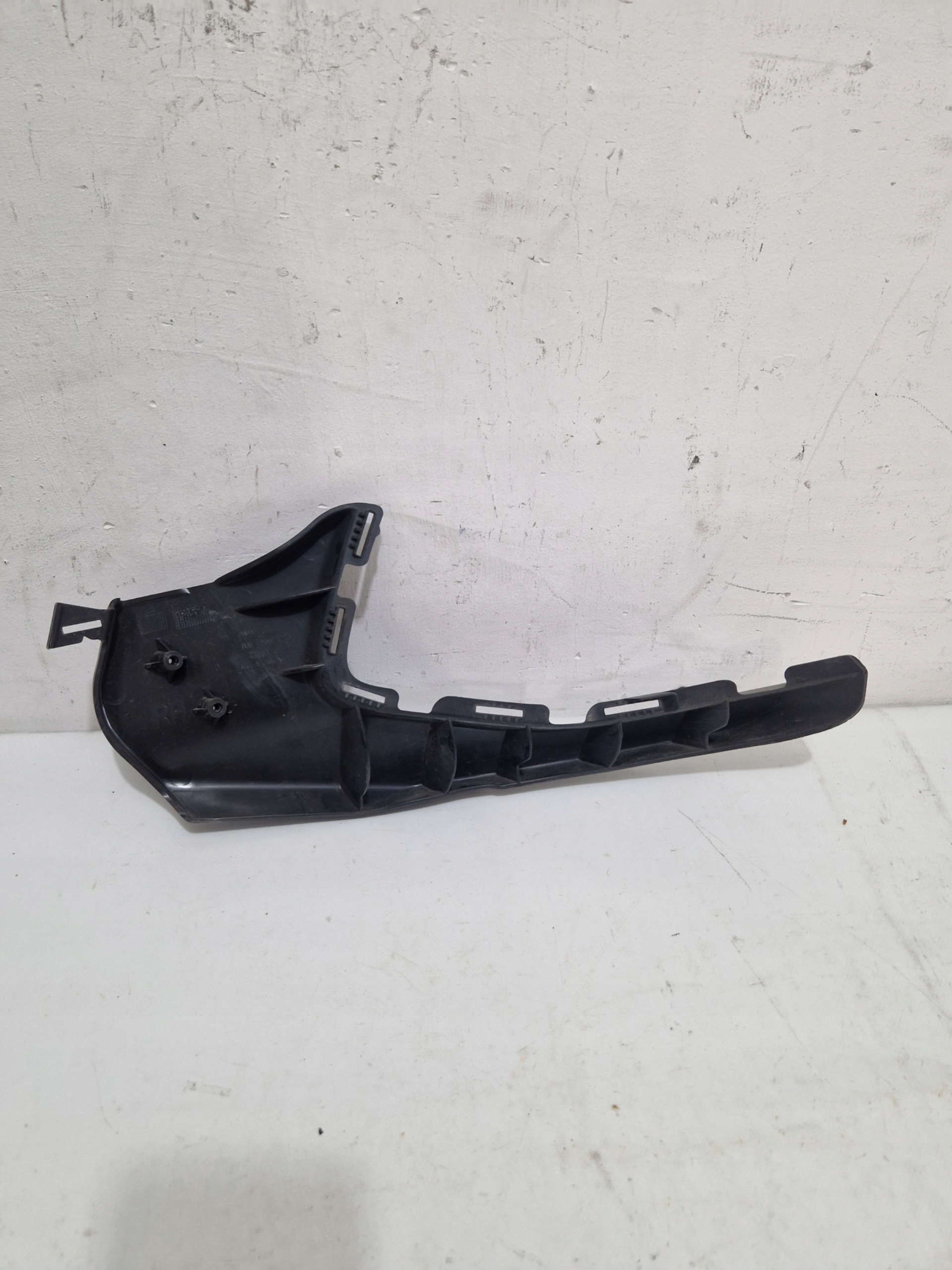 * AUDI A6 C8 right bumper bracket front 4K0807098