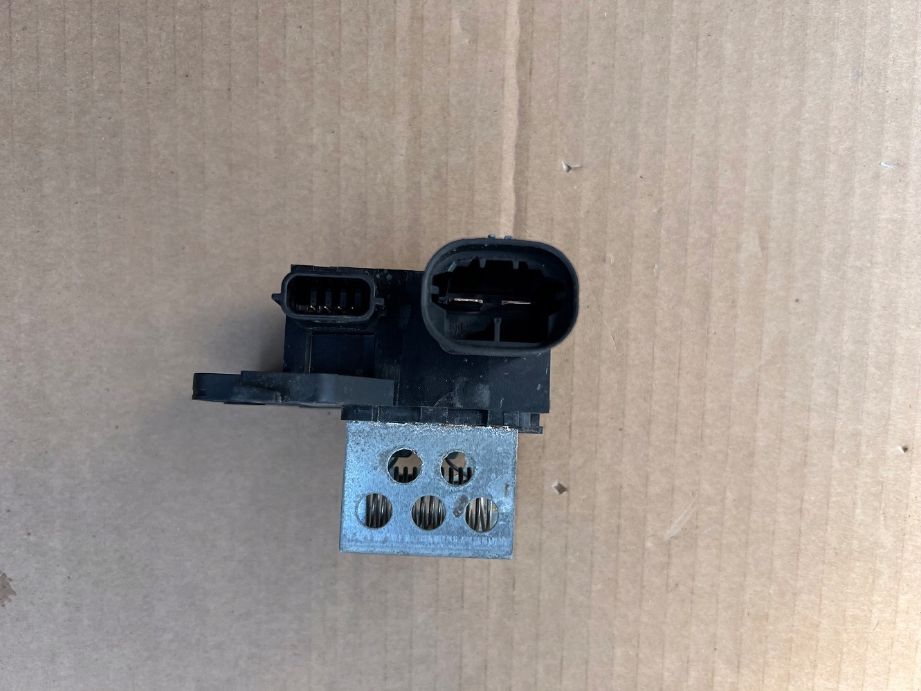 DACIA LODGY DOKKER REZYSTOR WENTYLATORA 255503792R Producent części Dacia OE