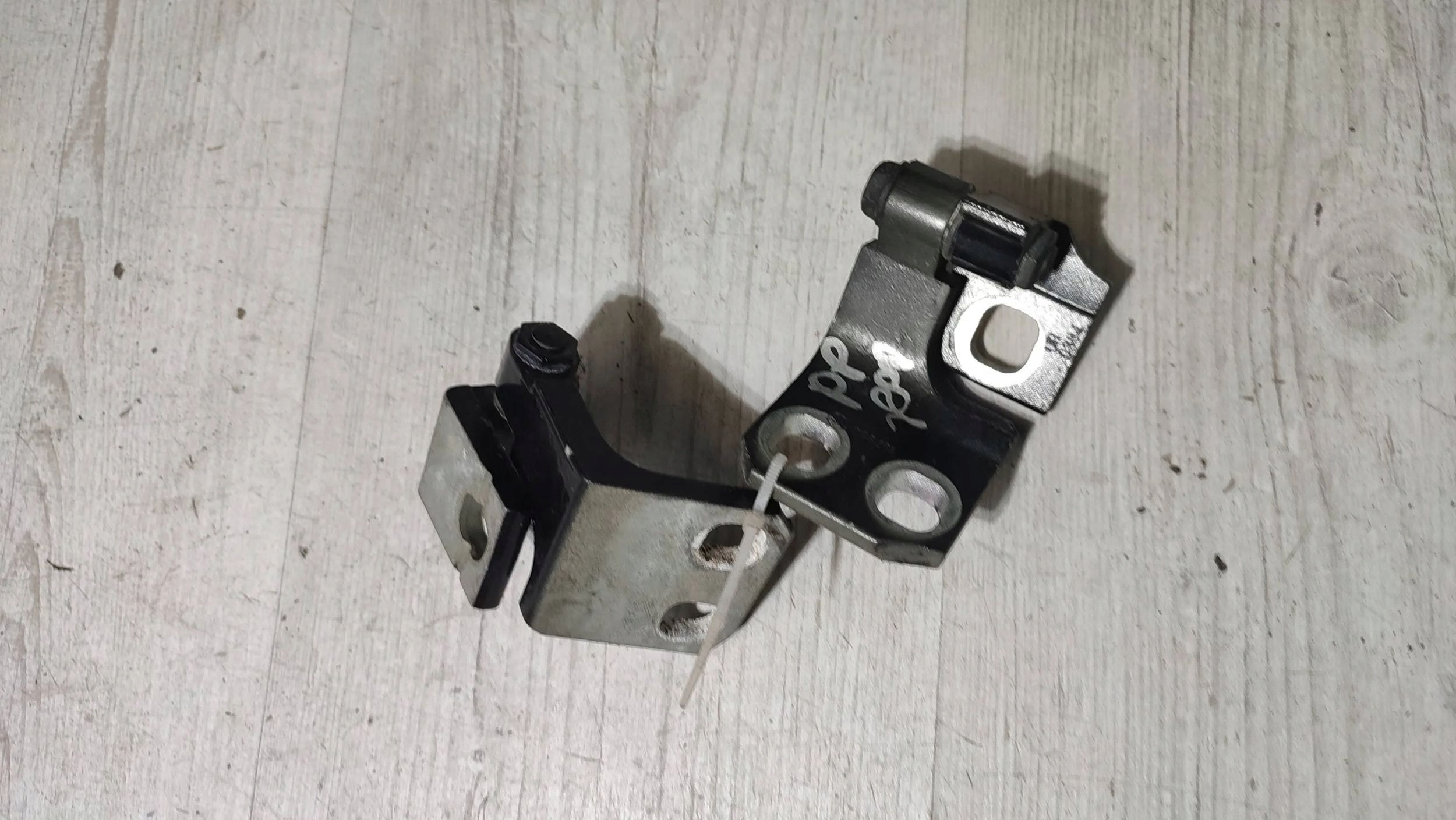 Jeep Cherokee 2015 front side right hinge door przednich
