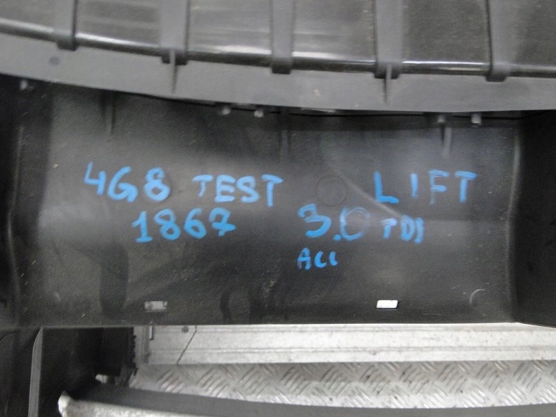 PAS PRZÓD AUDI A7 LIFT 4G8 2016 3.0 TDI Producent części Audi OE