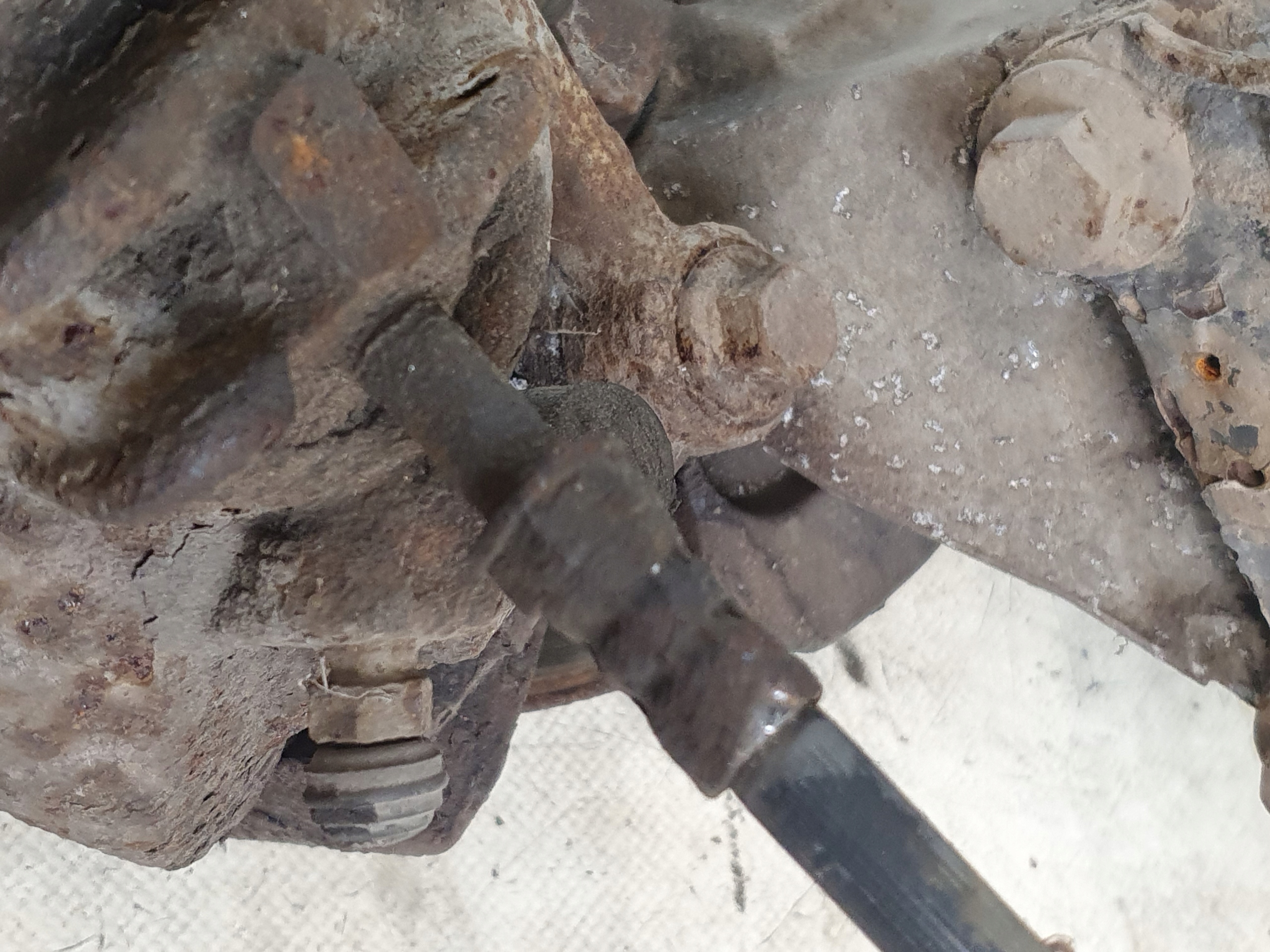 McPherson swing caliper left front VOLVO V70 II 2.5T 03r.