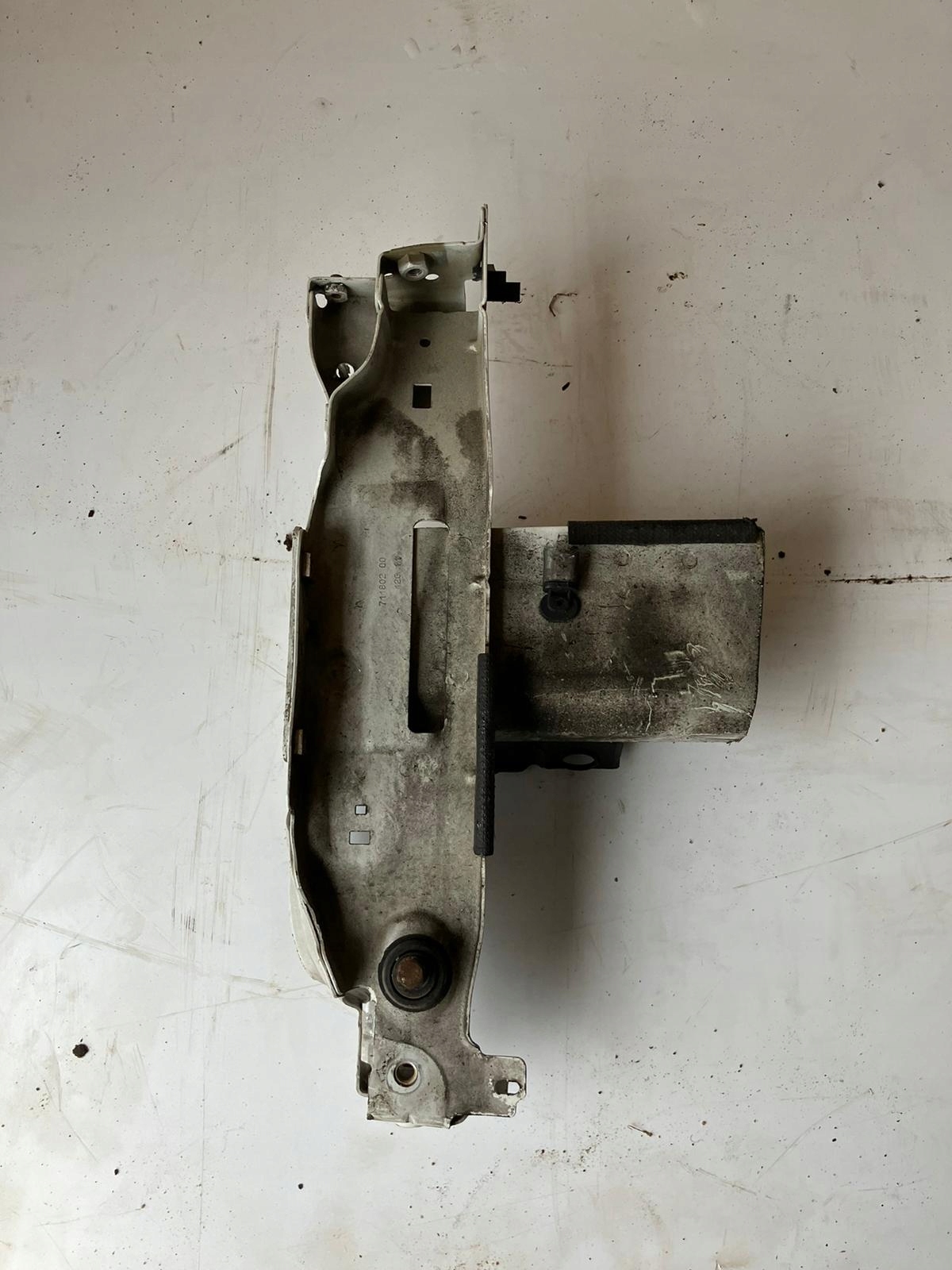 quarto LONGHERONE Destra Anteriore PEUGEOT 3008 e