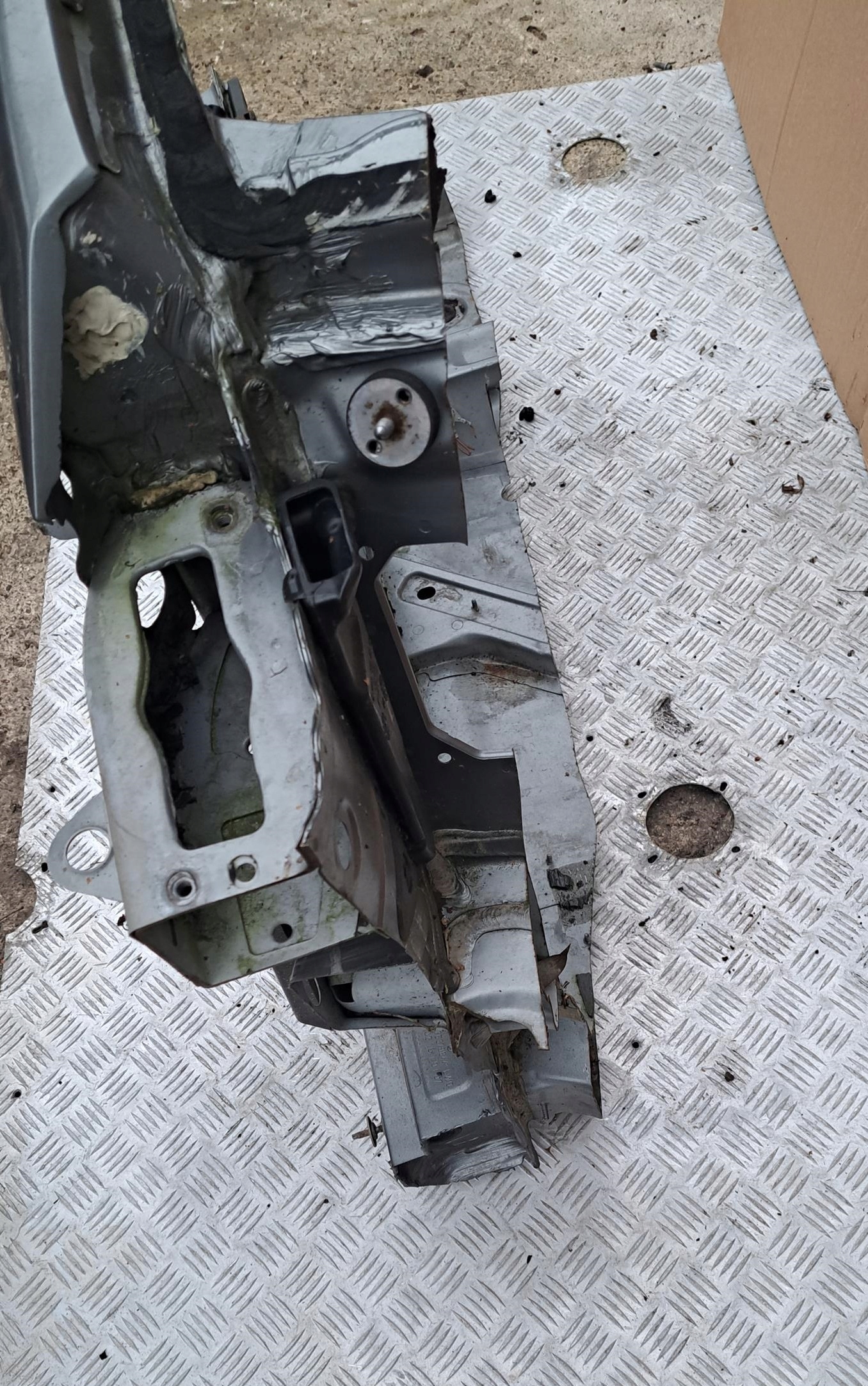 MERCEDES W207 PRÓG + SŁUPEK PRAWY PRZÓD PRAWA STRONA # Typ samochodu Samochody osobowe