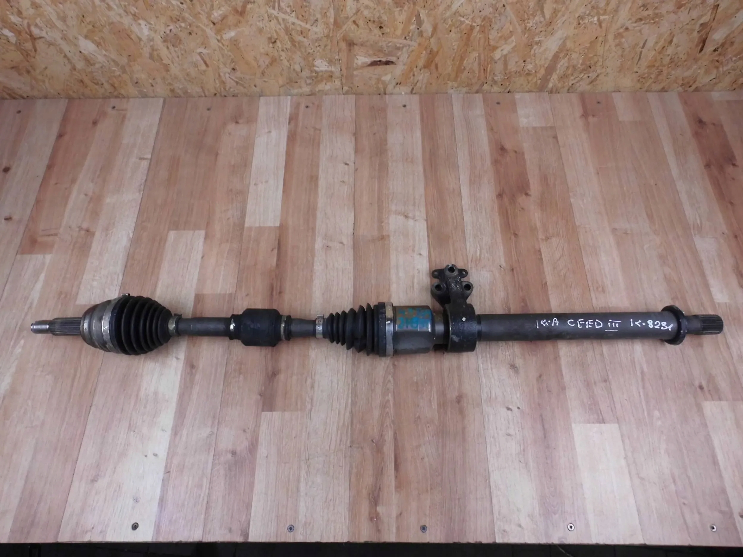 KIA Ceed III 1.6 T-GDI AUTOMAT semi-axis right front right front