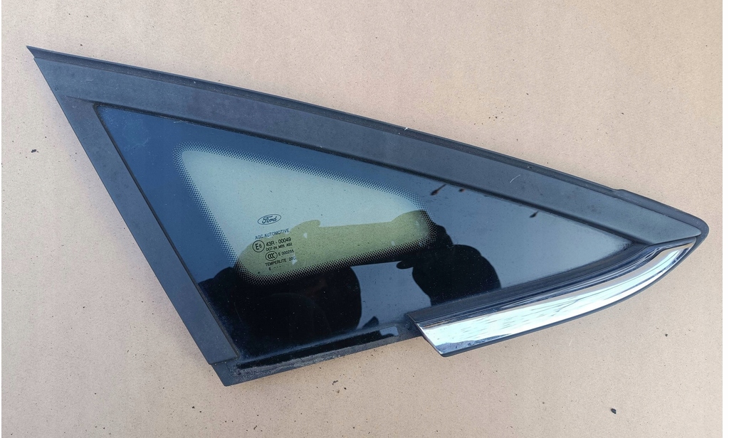 Ford Fiesta MK7 LIFT window trojkatna front (side) right chrom window