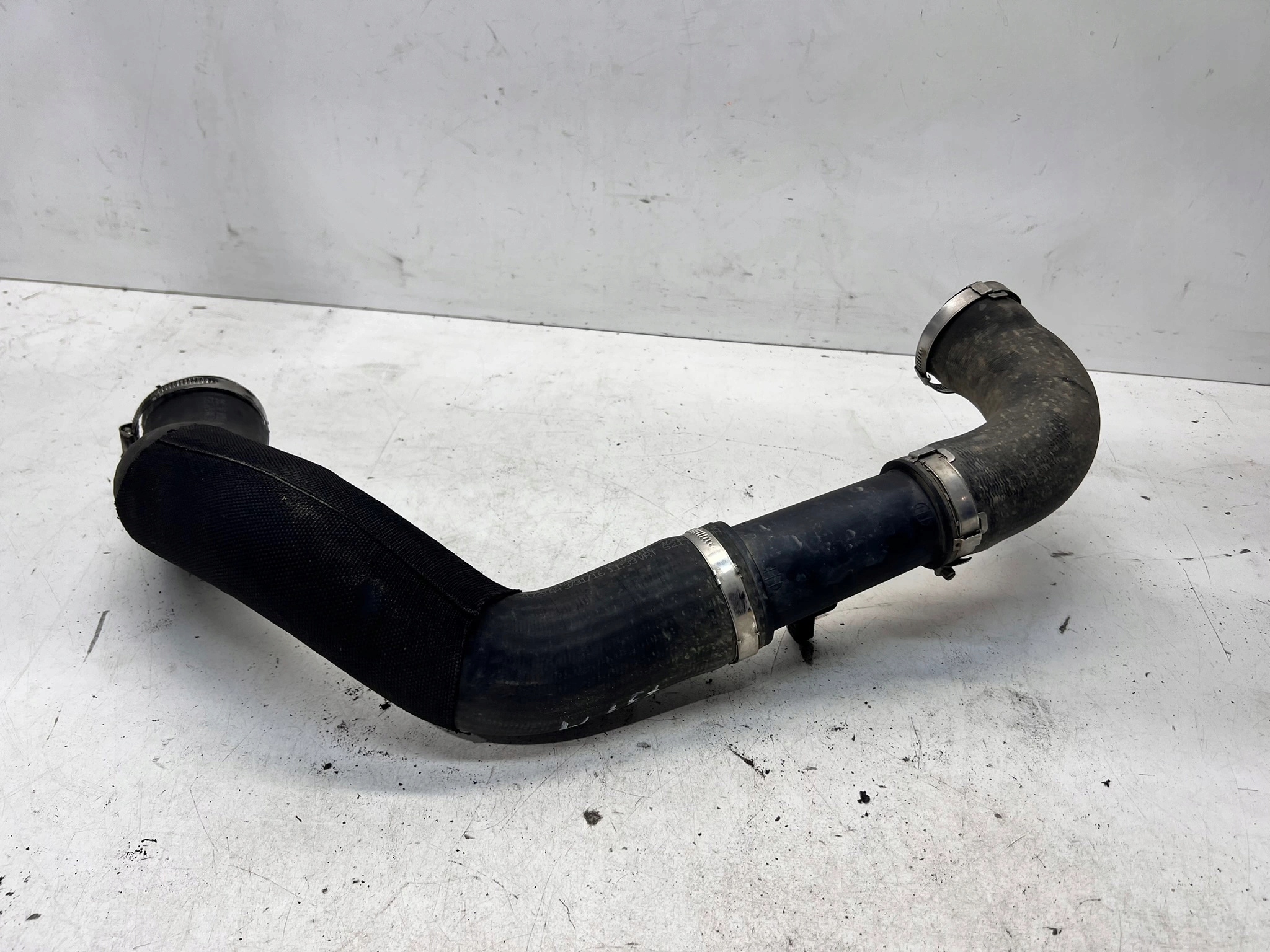 trouba hadice intercoolera AUDI Q7 4M 4M0145683A 4M0145737M