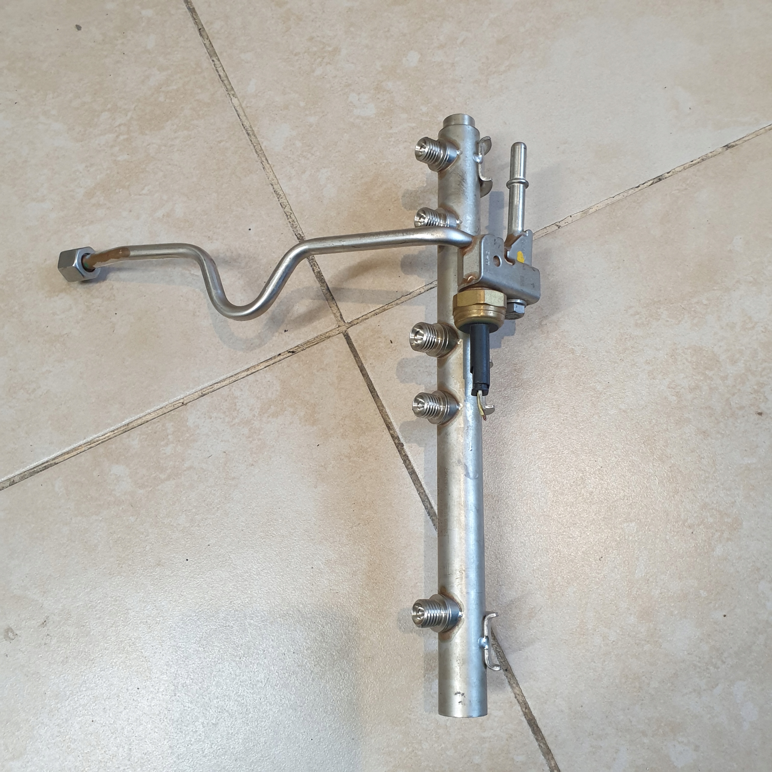 injection ramp BMW 3 E90 E91 E92 E93 2.0 B N43