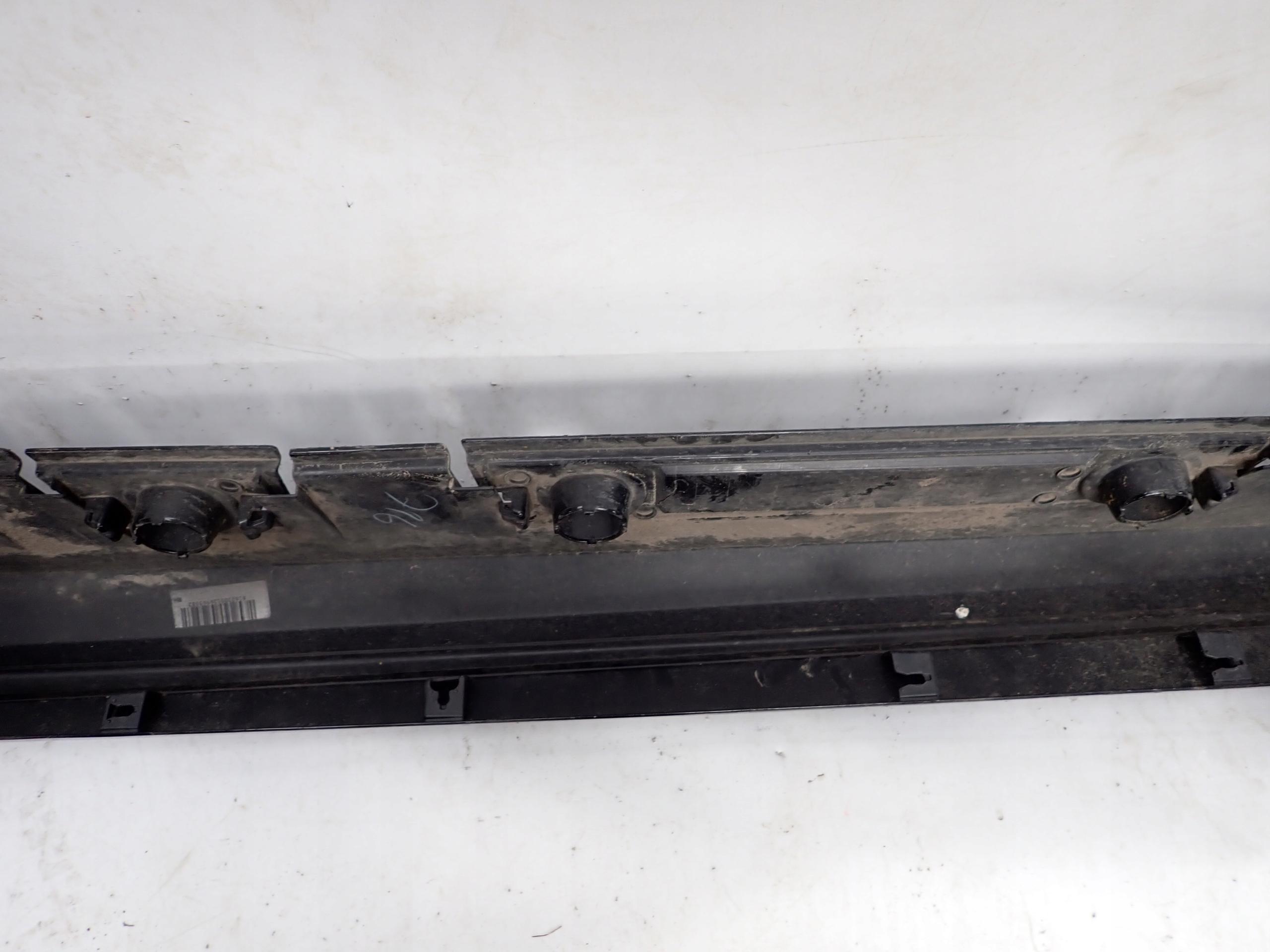 TOYOTA COROLLA E21 19- threshold right moulding threshold