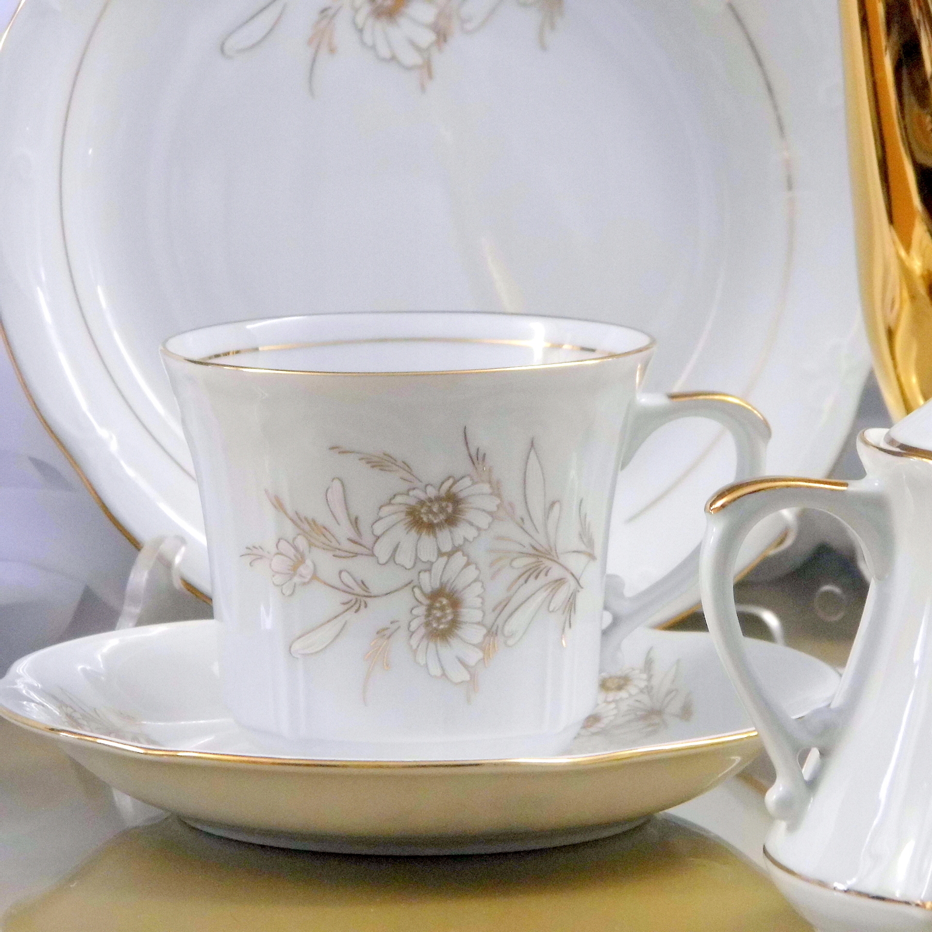 020 Serwis Obiadowo-kawowy 6/30 Margaretka Złota Kamelia Porcelana Chodzież