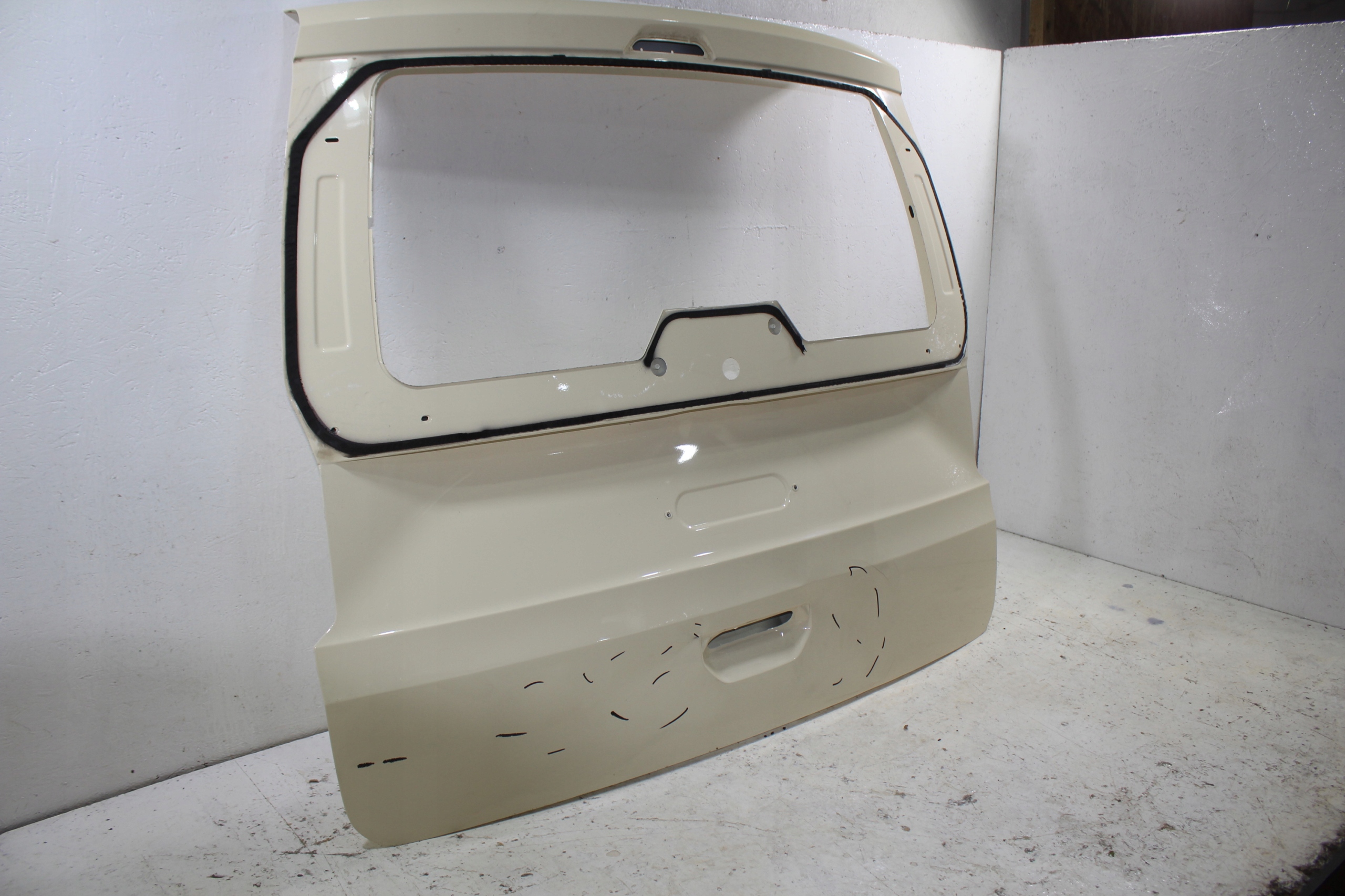 VW Caddy 2K7 trunk door boot rear part