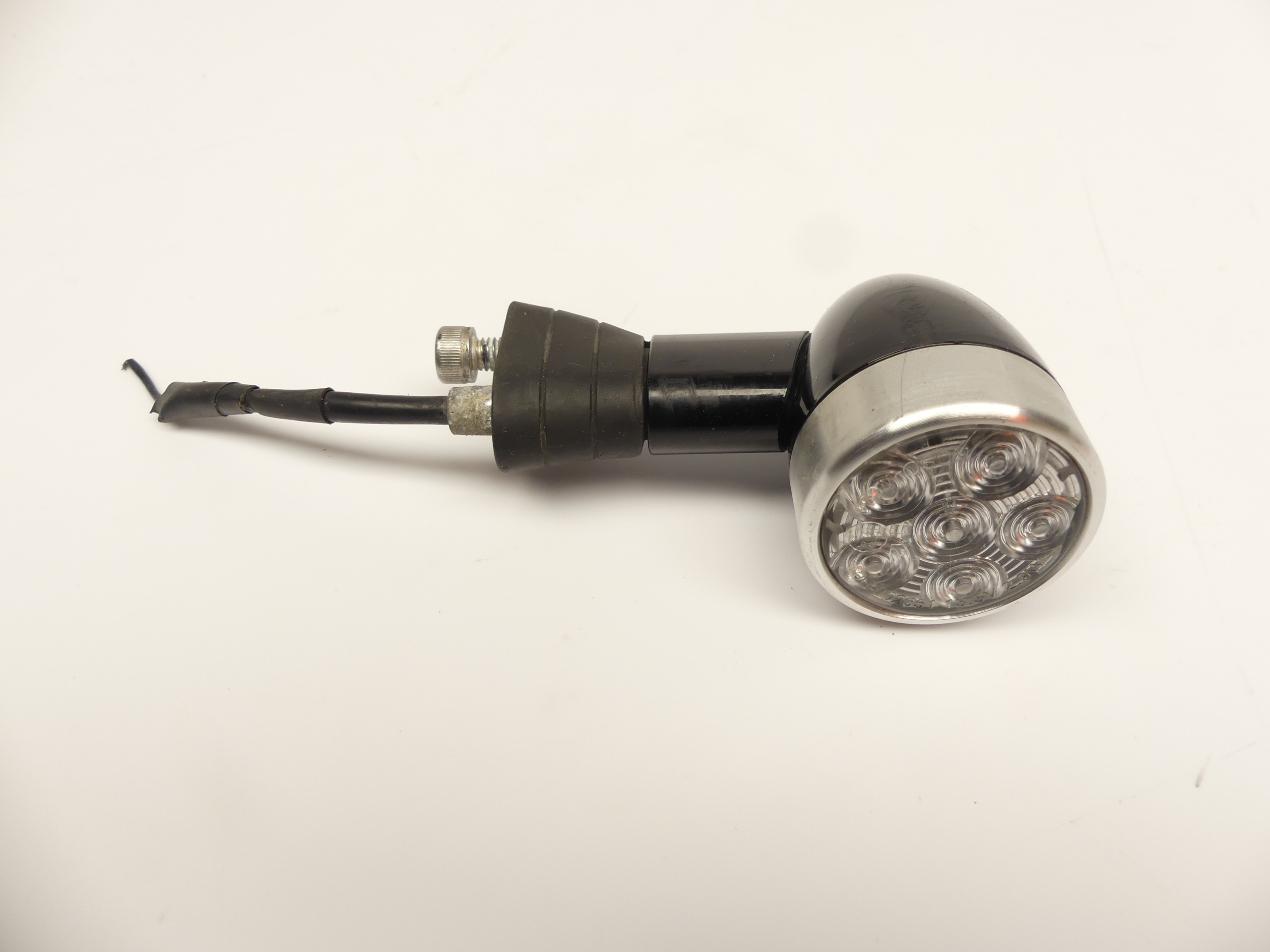 . KIERUNKOWSKAZ LED A9838049 TRIUMPH BONNEVILLE BOBBER SPEEDMASTER