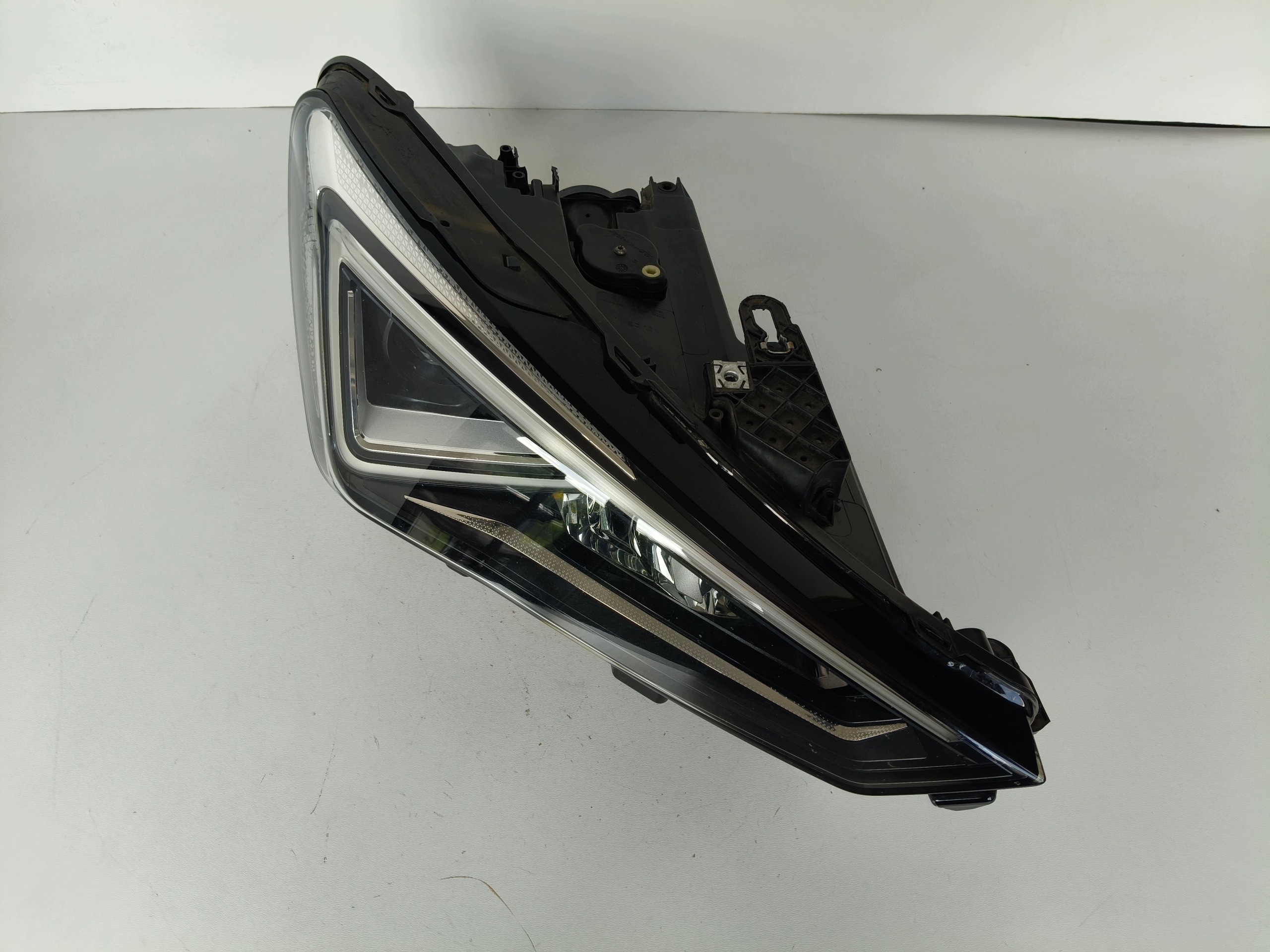 light right REFLEKTOR SEAT CUPRA FORMENTOR 5FF 20- FULL LED