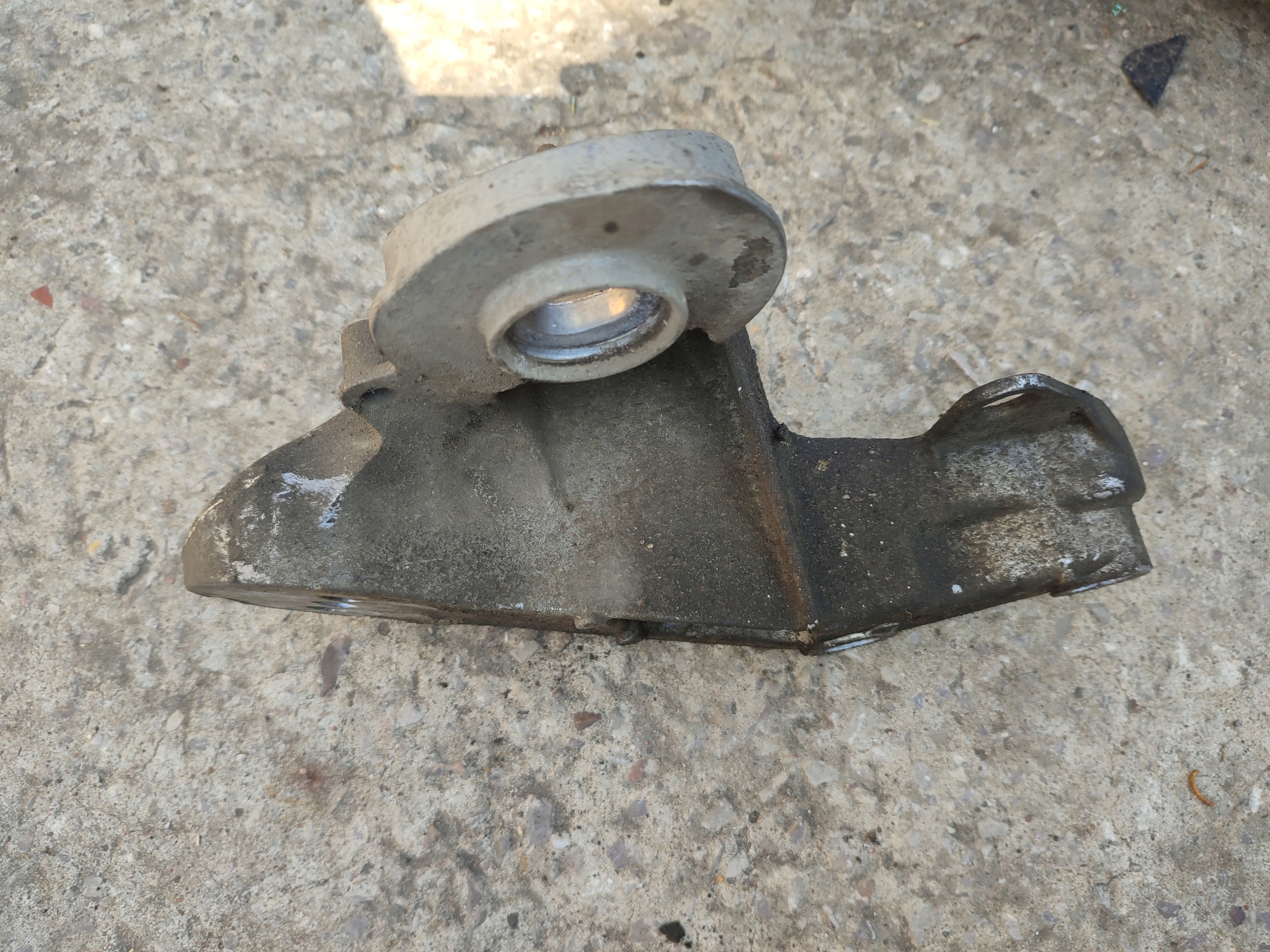 AUDI A6 C6 3.0 TDI holder engine mount left 4F0199351S