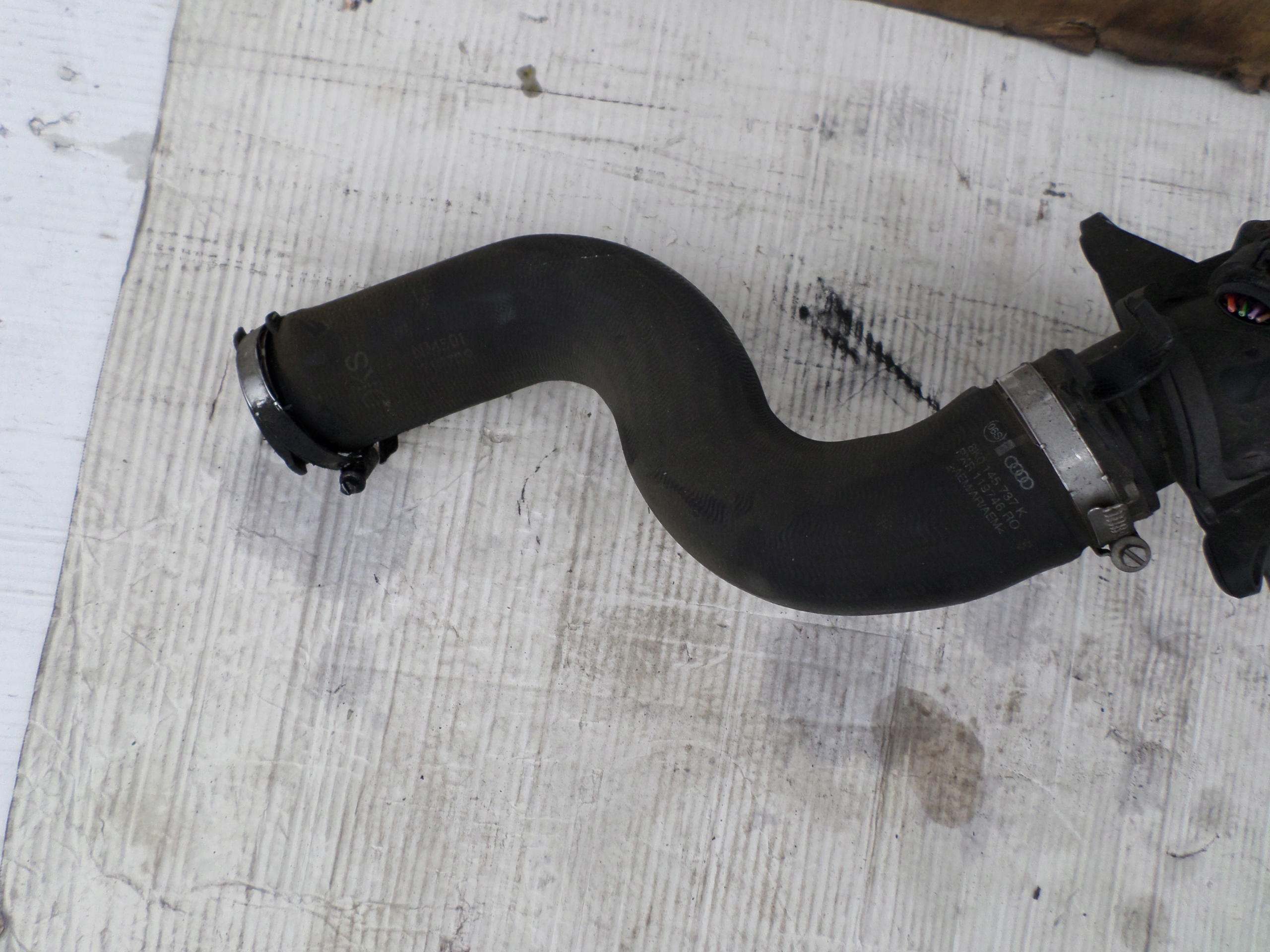 8K0145709H - Труба интеркулера AUDI A4 B8 2.0 TDI