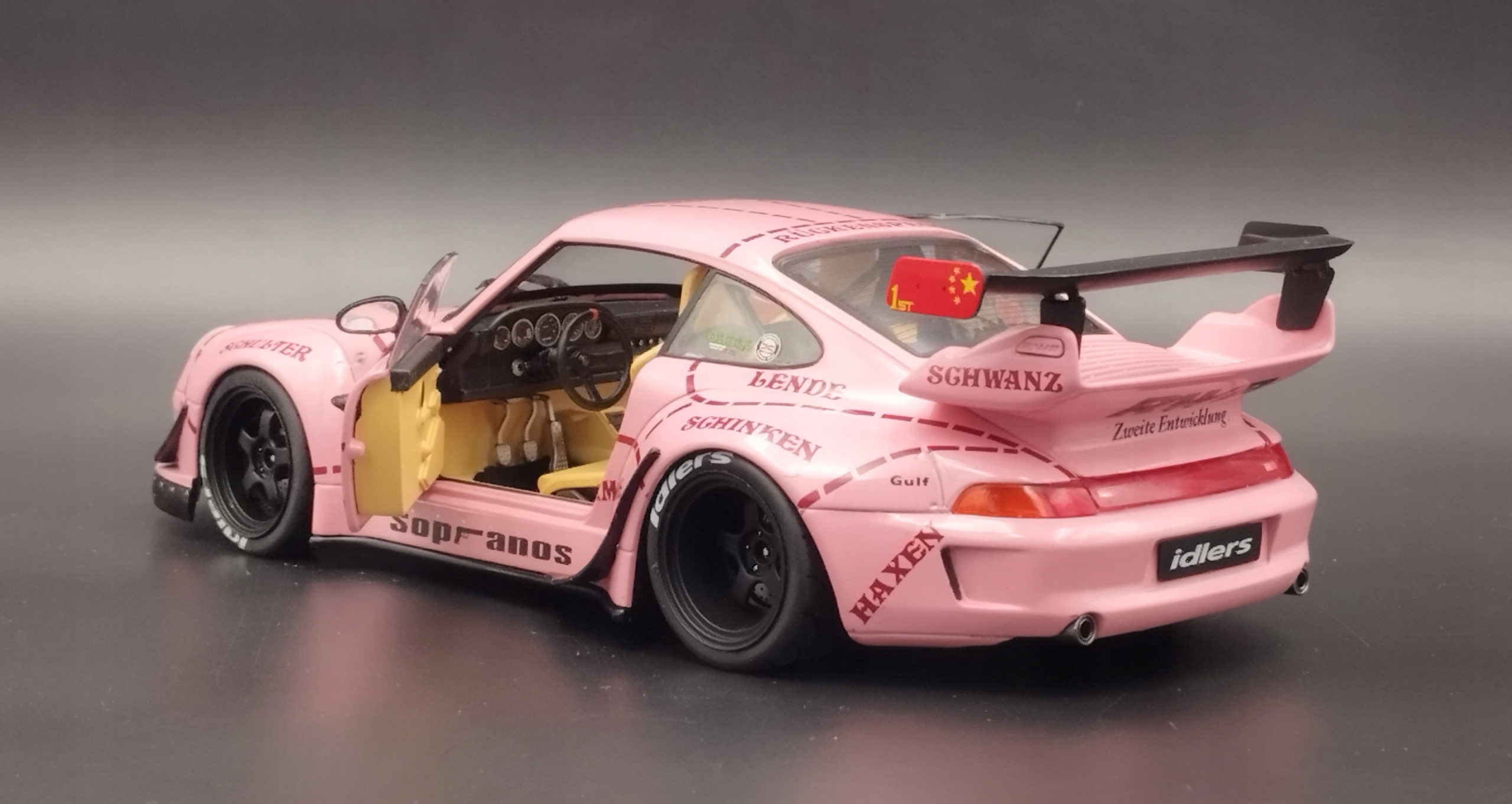 【 モリ❢❢】1/18 ソリド ポルシェ911 RWB ダース・ベイダー Solido 1:18 RWB Bodykit Darth Vader czarny : Amazon.pl: Arts