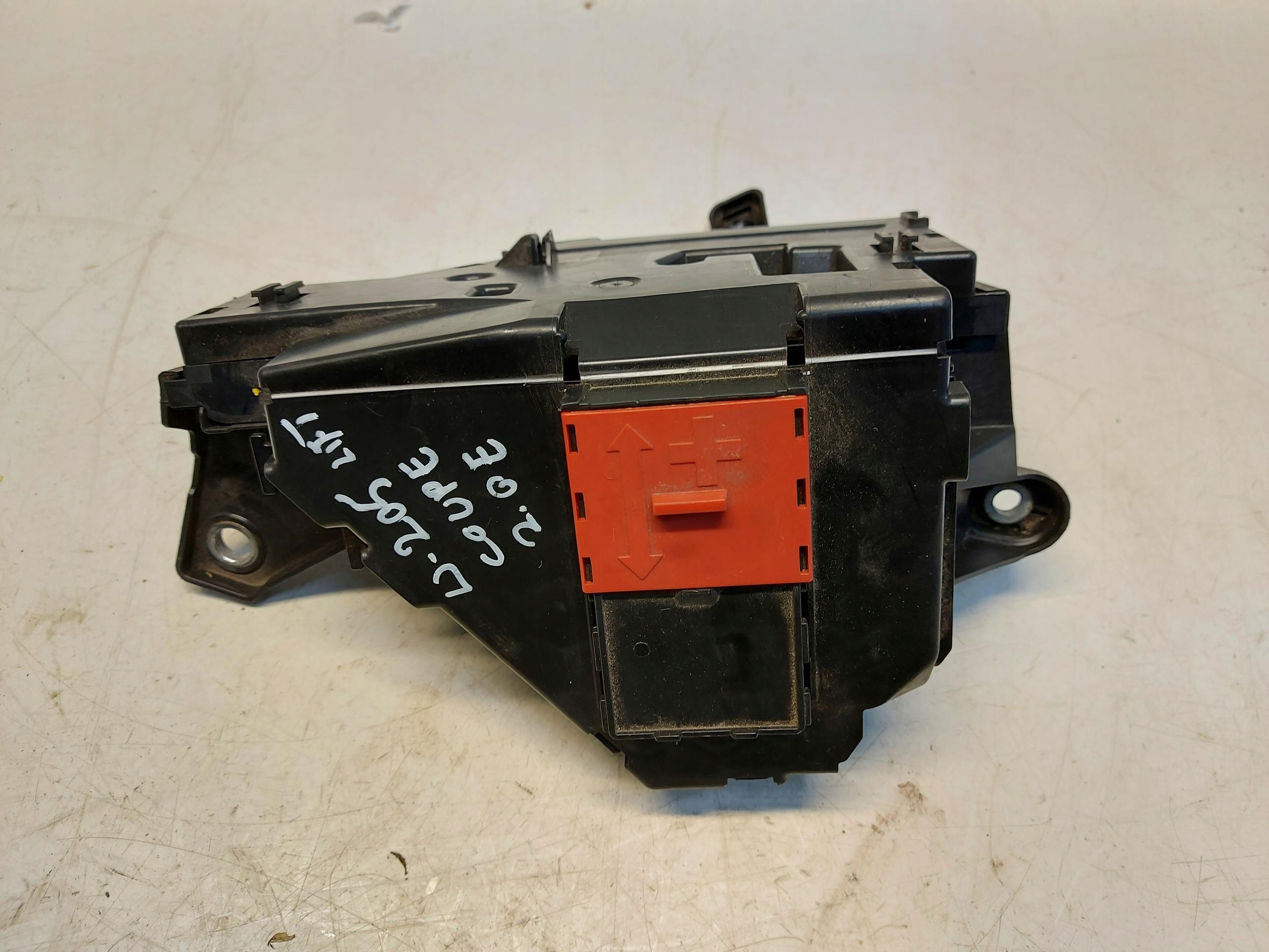 MERCEDES W205 COUPE rozdzielacz module fuse