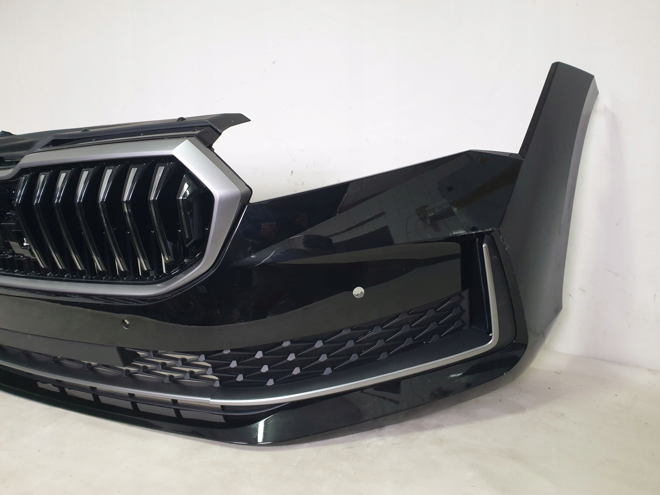 SKODA SUPERB IV 3P0 23-> bumper front front 4 x PDC cover 3P0807221