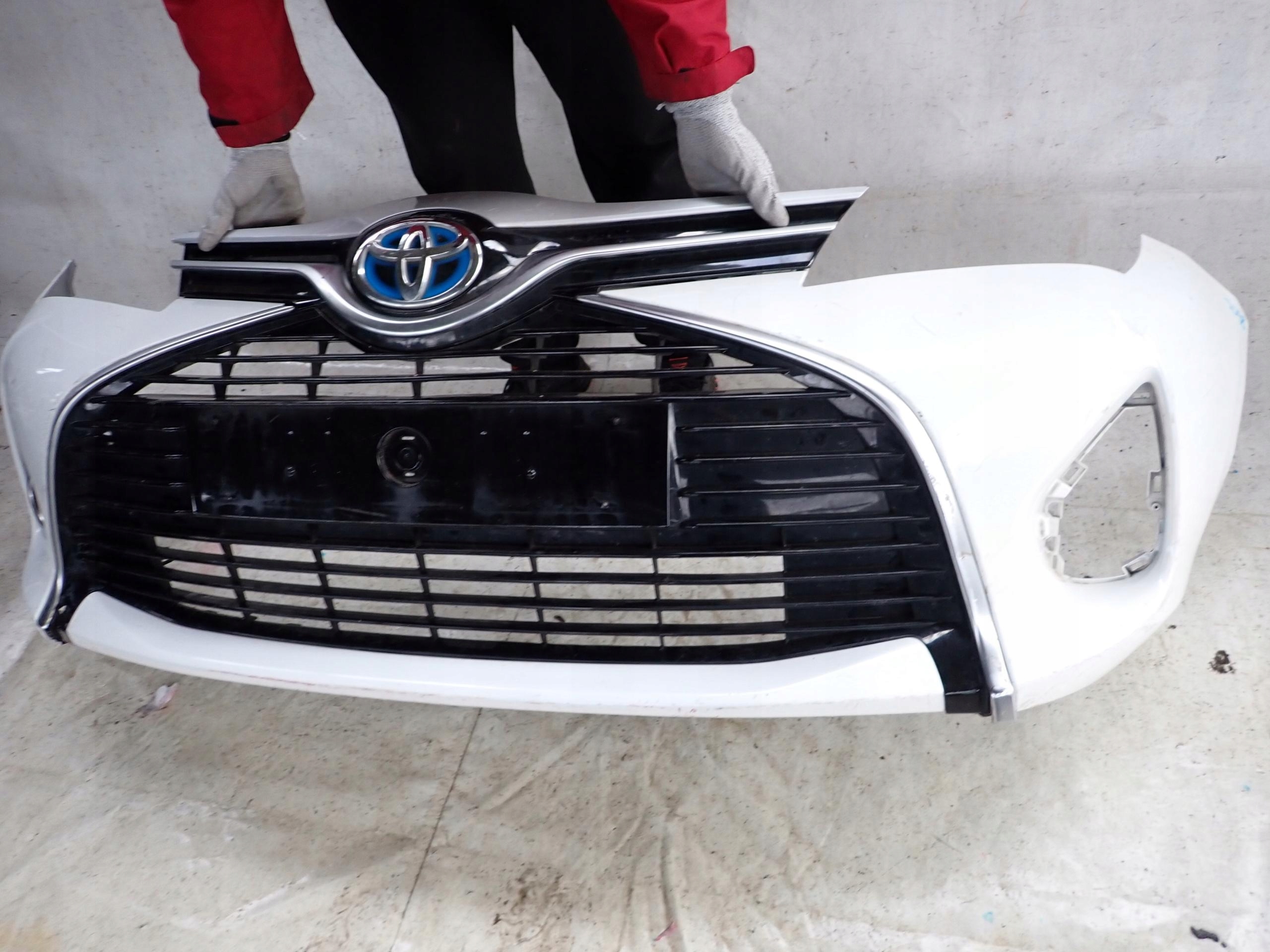TOYOTA YARIS III LIFT HYBRID 14-17 bumper front front