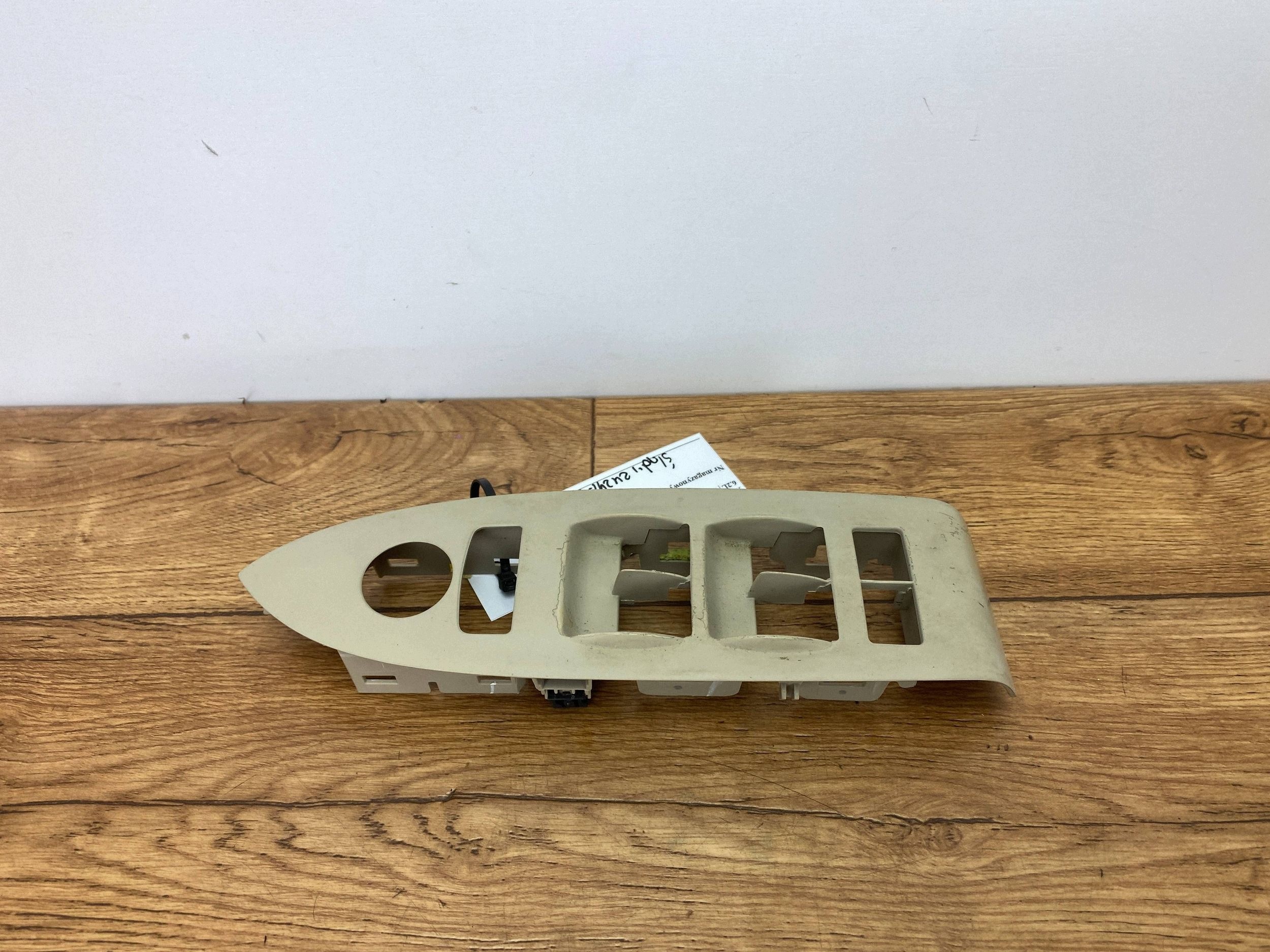 switch windows uchylnej Cadillac Escalade IV 2015+