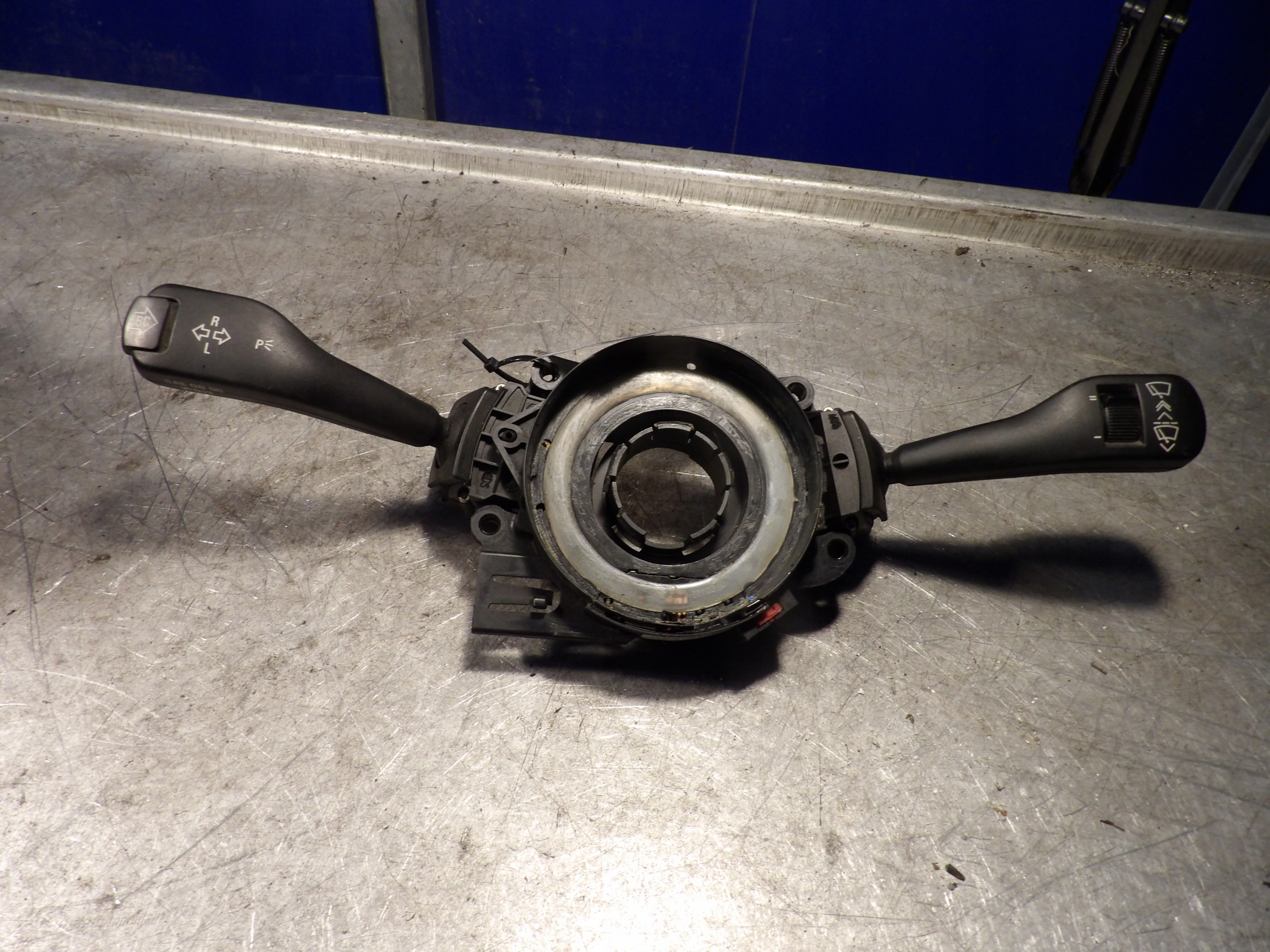 BMW E39 DEVIO LUCI TERGICRISTALLO TERGI KOMBI 8363668, 8363664