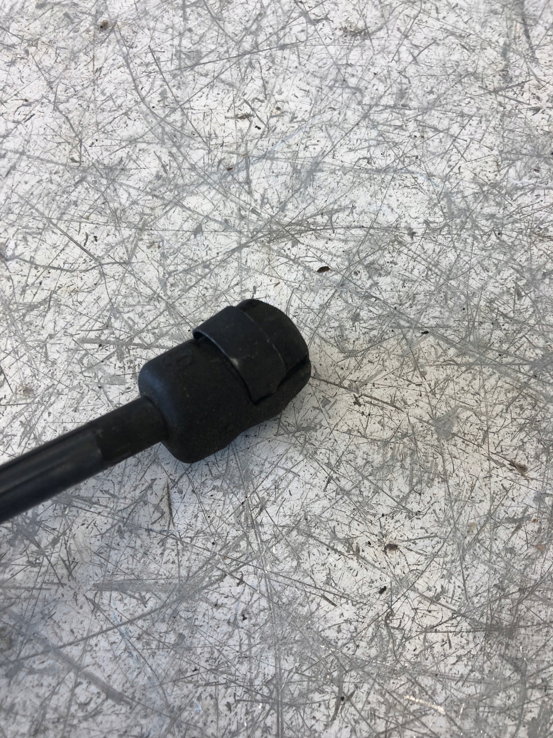 Dämpfer der Kühlergrill VW GOLF V 1K0823359A