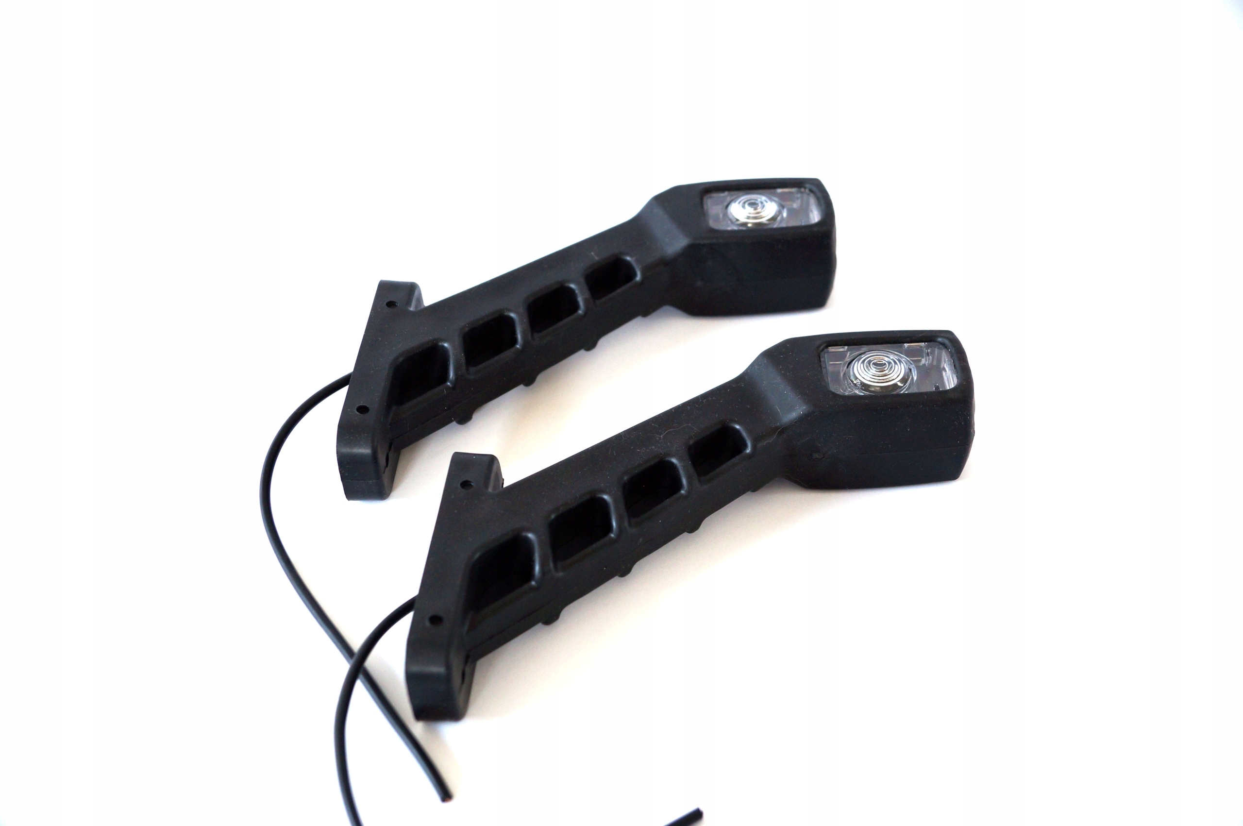 LAMPA obrysowych 4 LED diodowa krancowa 3 kolory 2 sztuki L / P Numer katalogowy części GOLD013 GOLD014