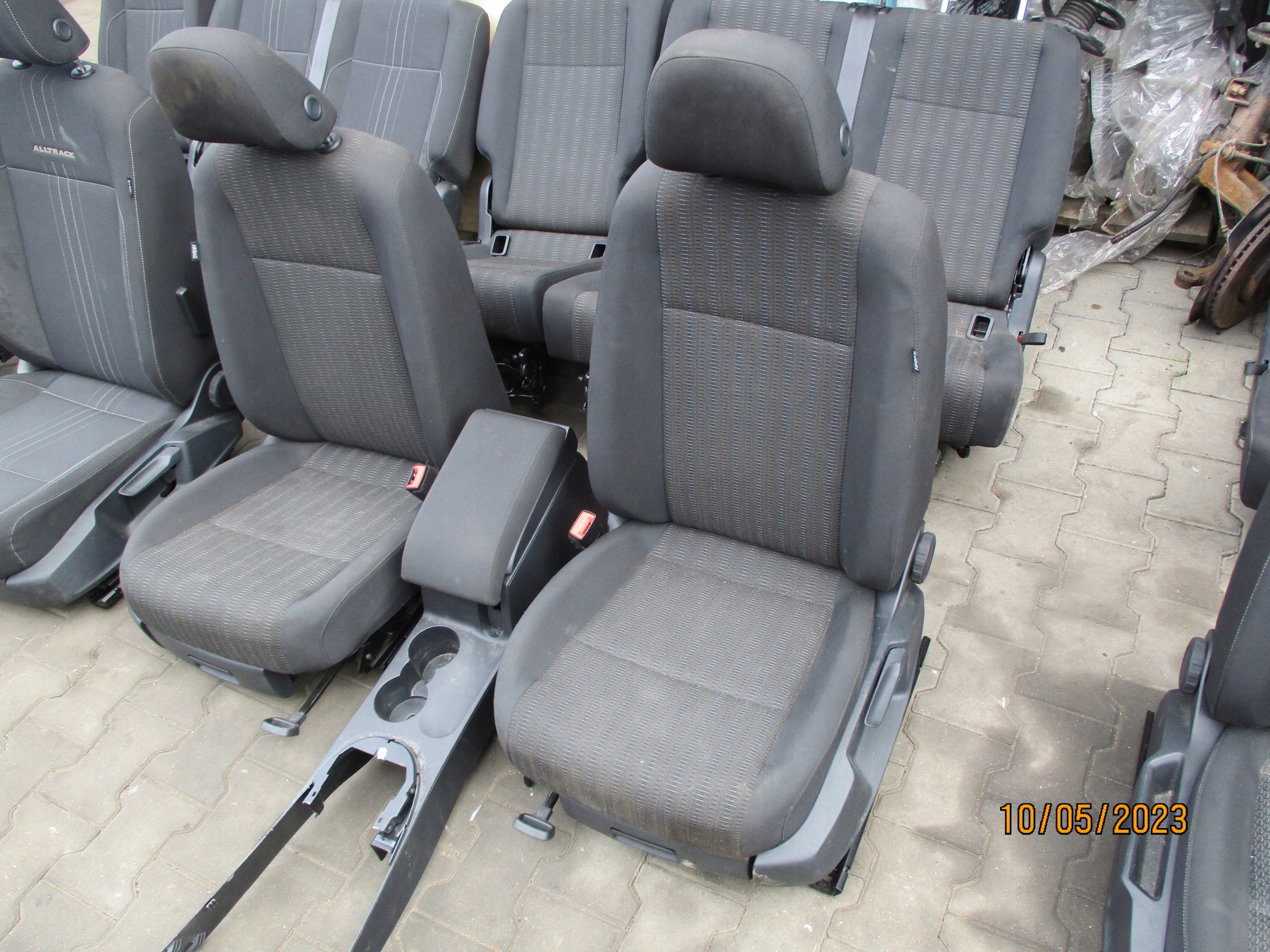 KOMPLET Sitze VW CADDY 2K5 15-21 ROK PANDU
