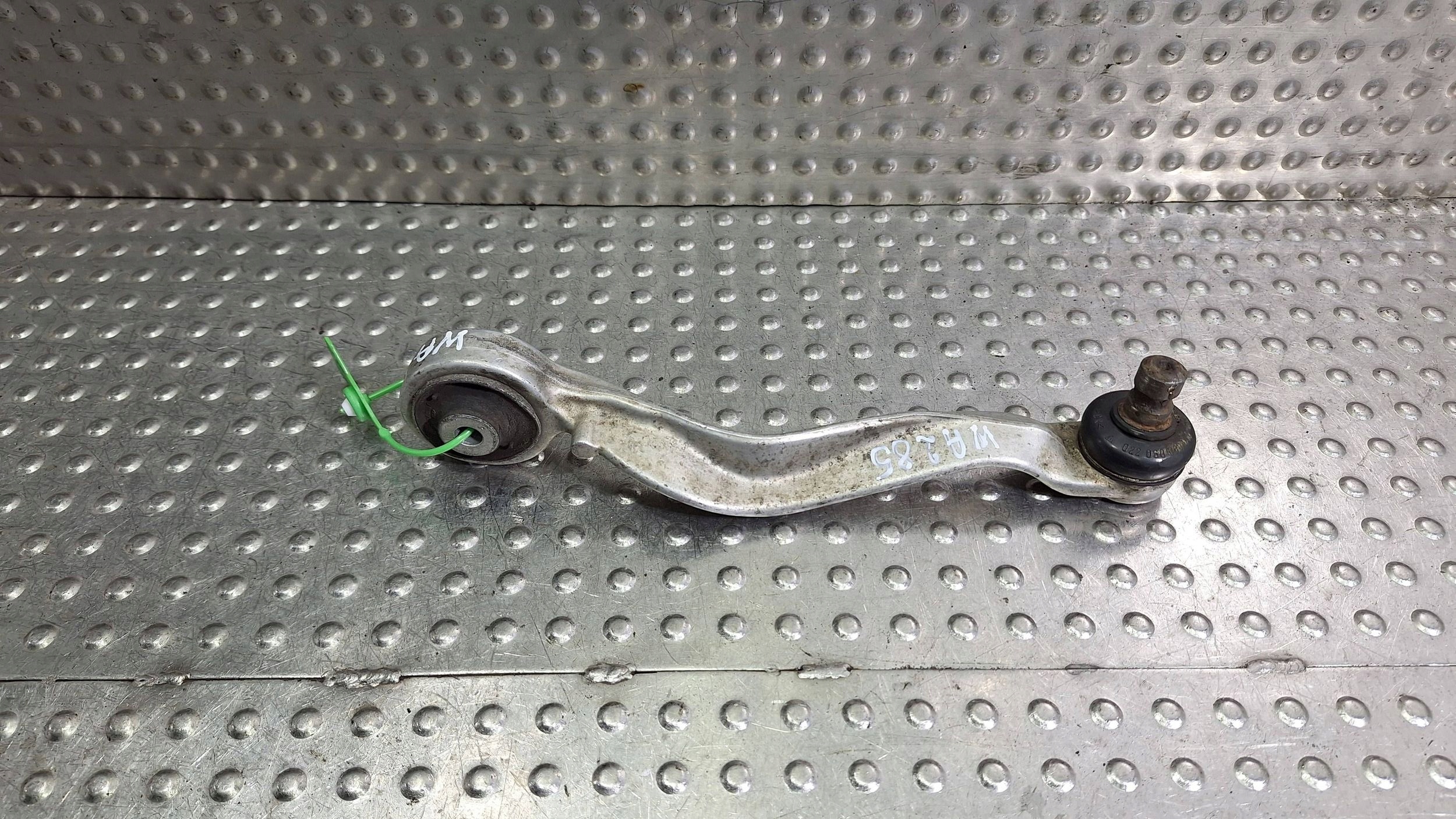 arm left front upper OE 4D0407511F AUDI A4 B6 A6 C5 PASSAT B5 SUPERB and