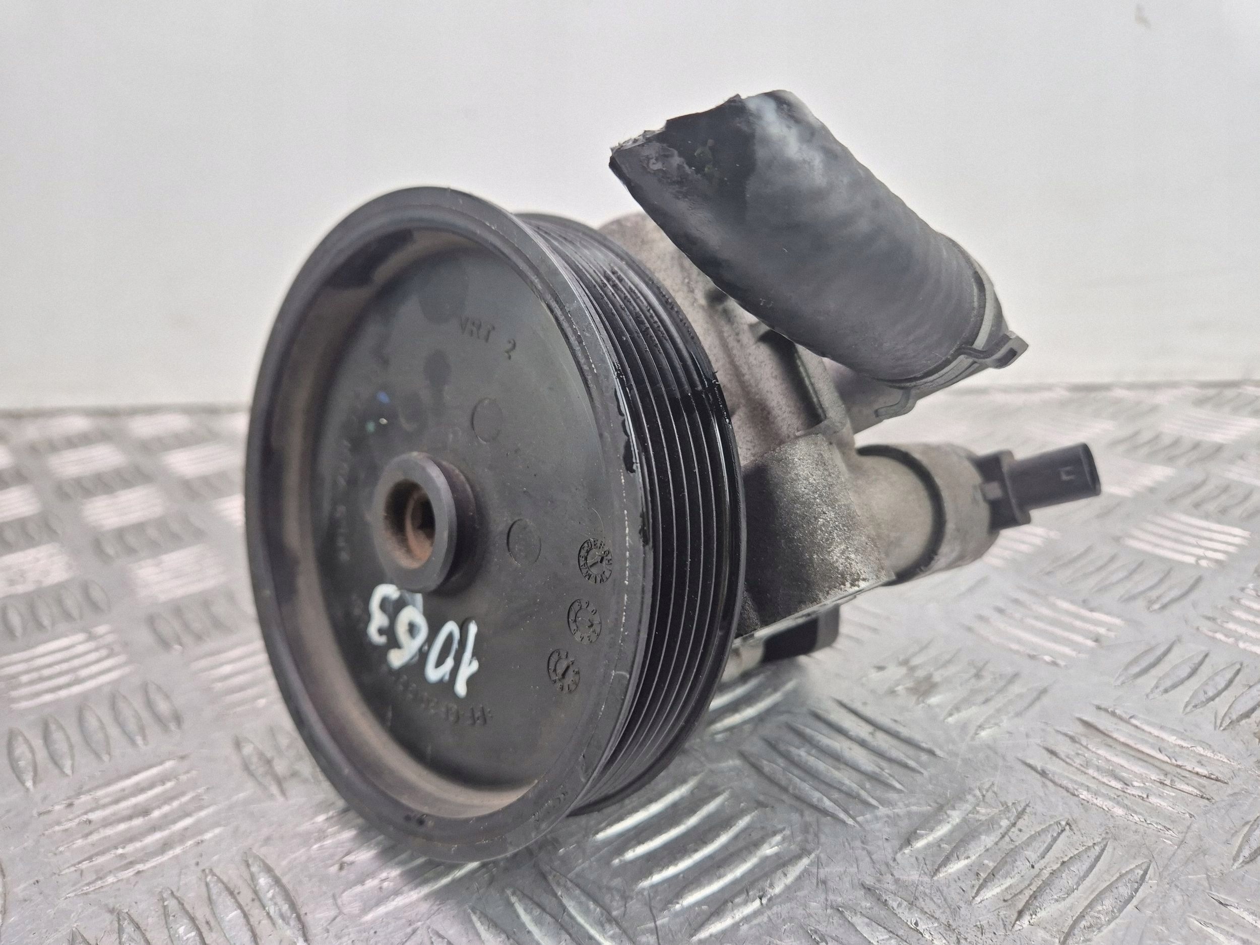 Mercedes M271 C200 CGI W204 servo pump A0064667501