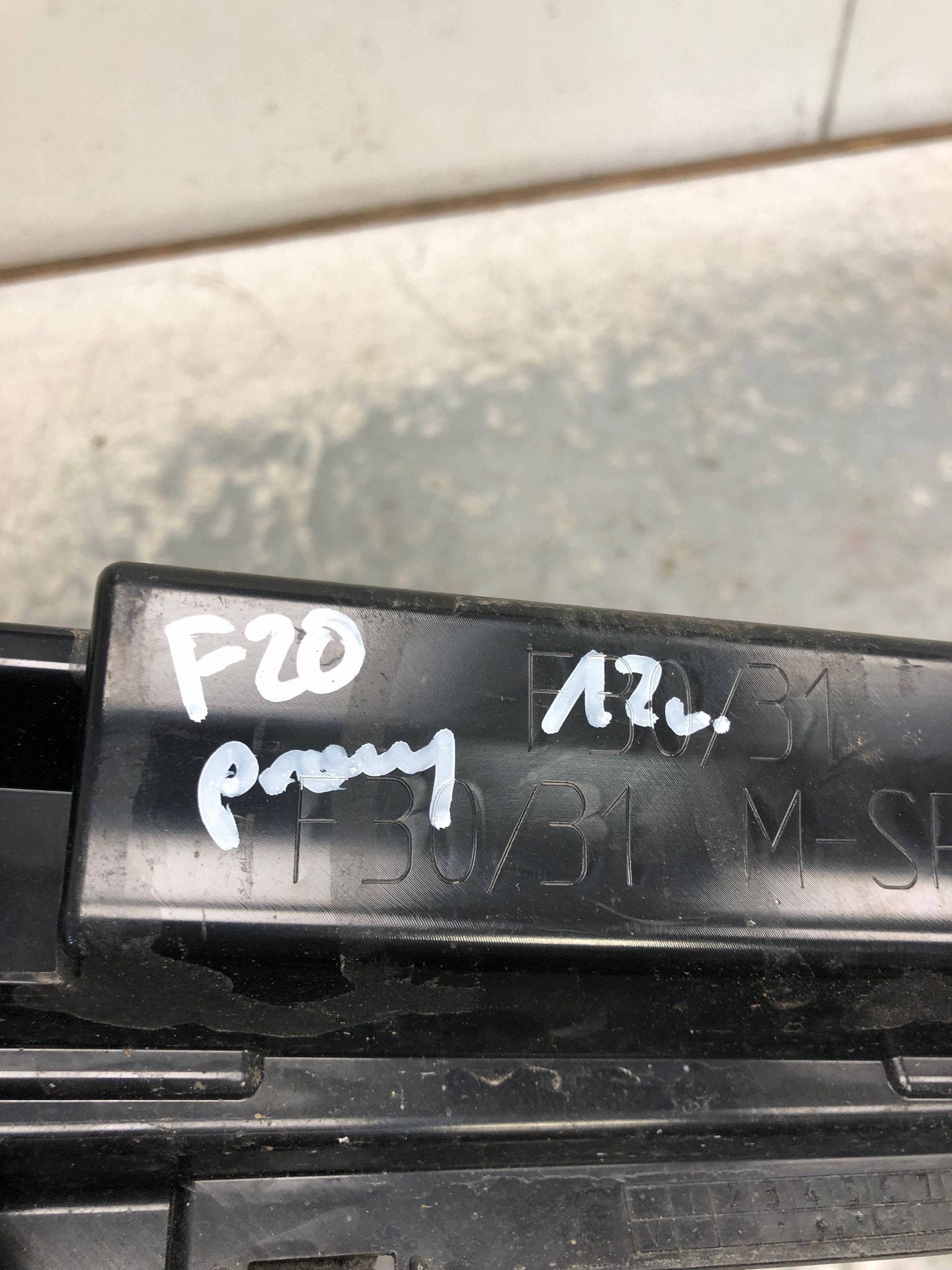 support mouldings PROGOWEJ right BMW F30 7256918