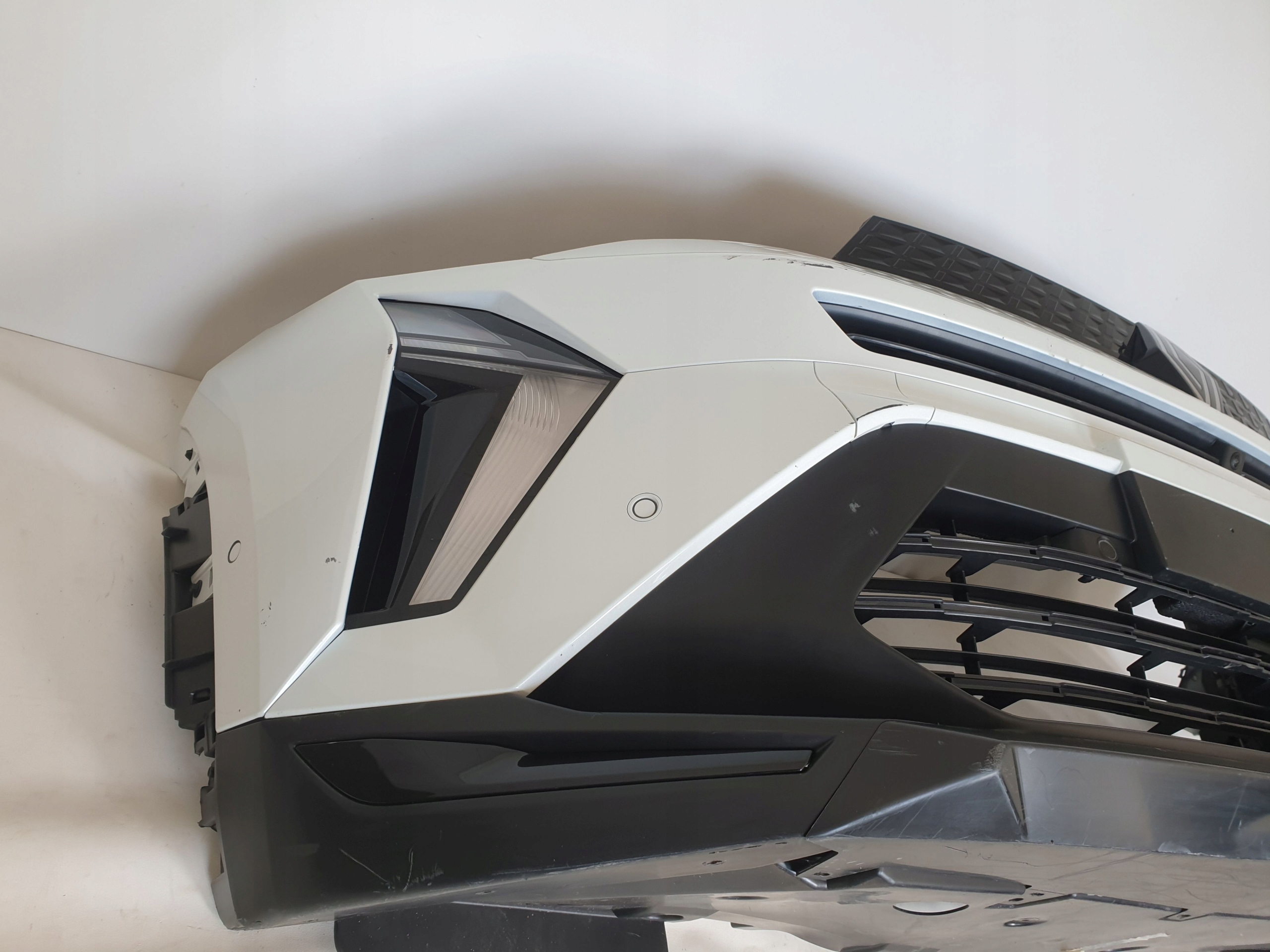 RENAULT CAPTUR II LIFT 24-> bumper front PDC LED RADAR cover KAMERA