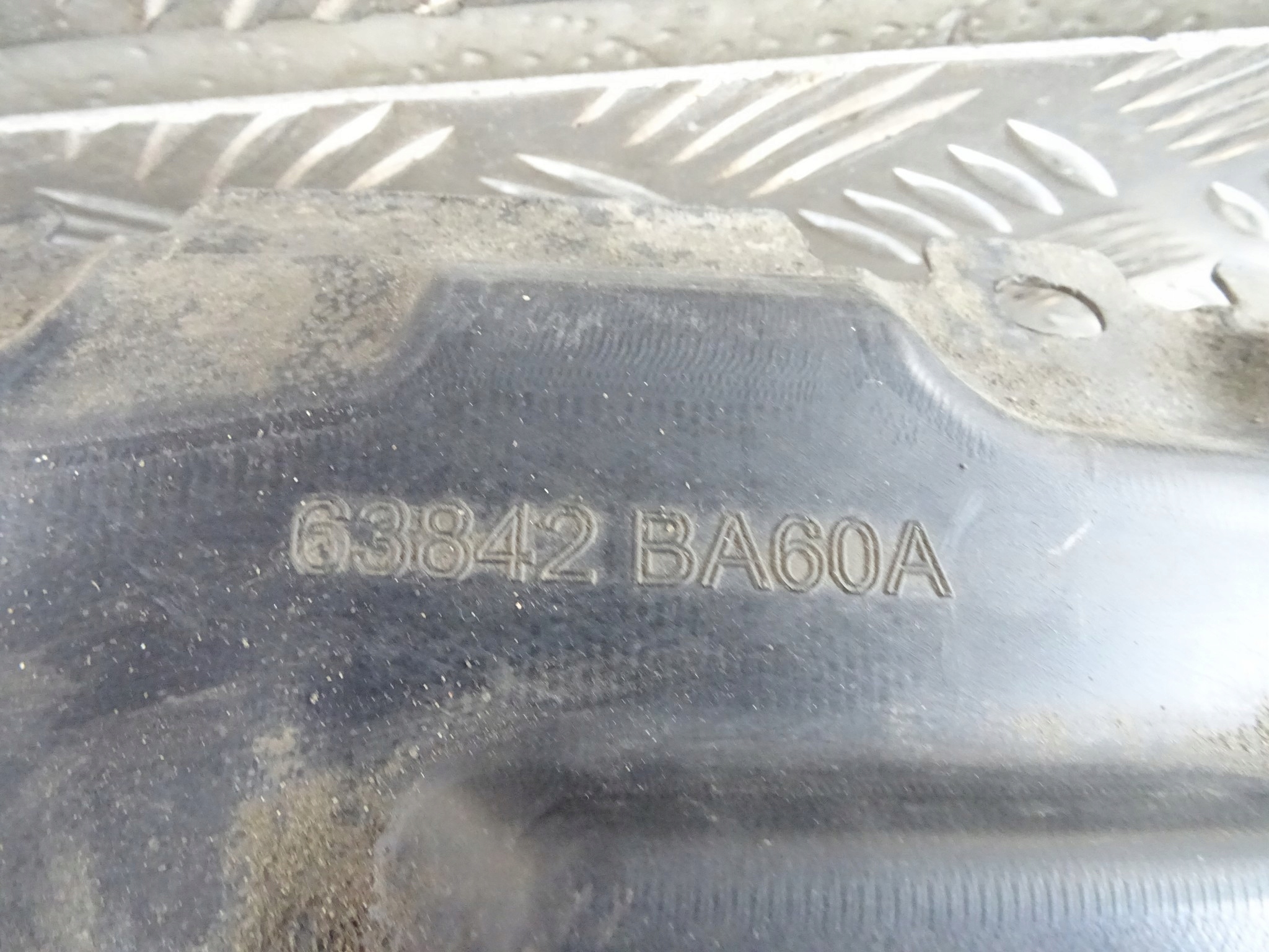 NISSAN JUKE and F15 mudguard right right front