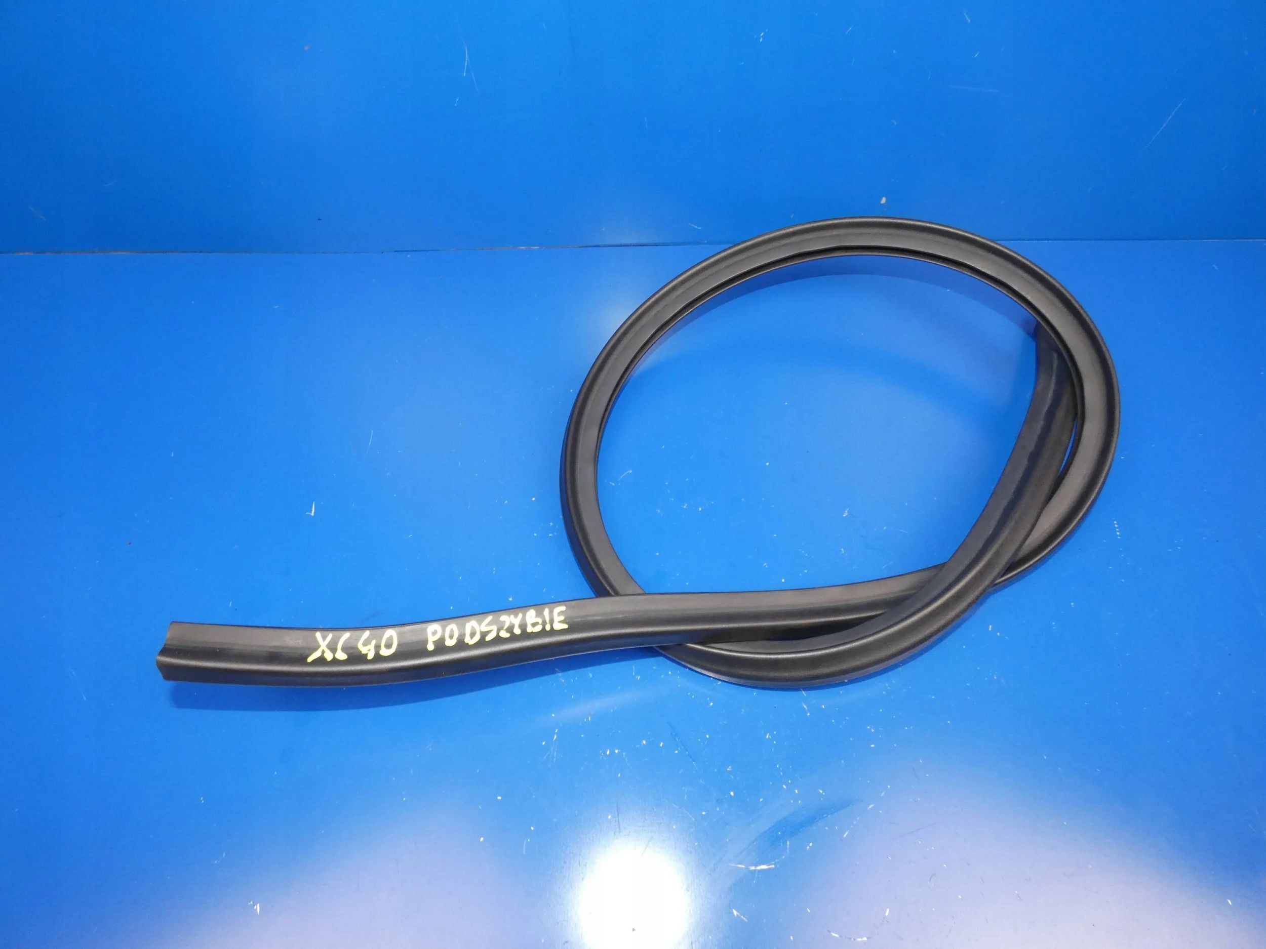 VOLVO XC40 JOINT SOUS VITRE KOMORY MOTEUR