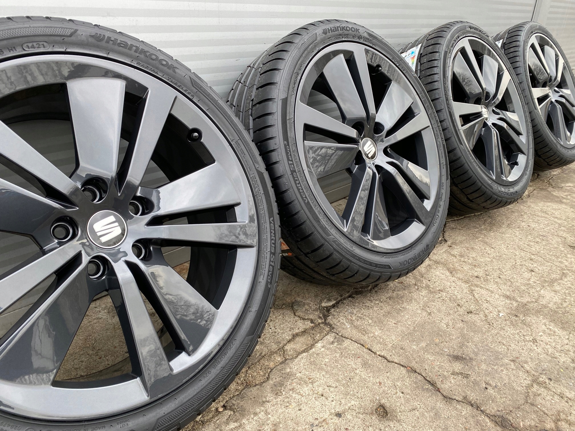 OEM KOŁA VW GOLF TOURAN EOS JETTA T-ROC EOS 225/40/18 nowe ! Profil opony 40